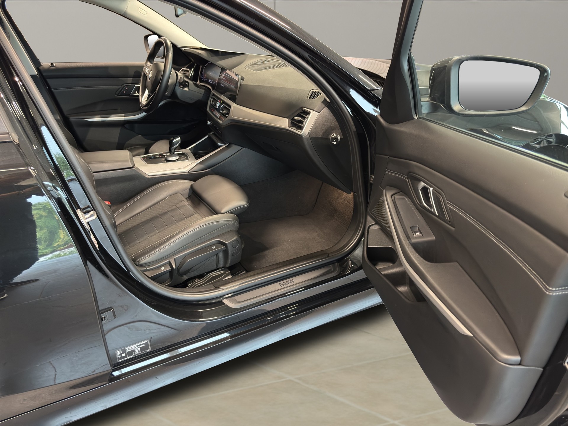 BMW 320d xDrive 48V Touring Steptronic-image-21