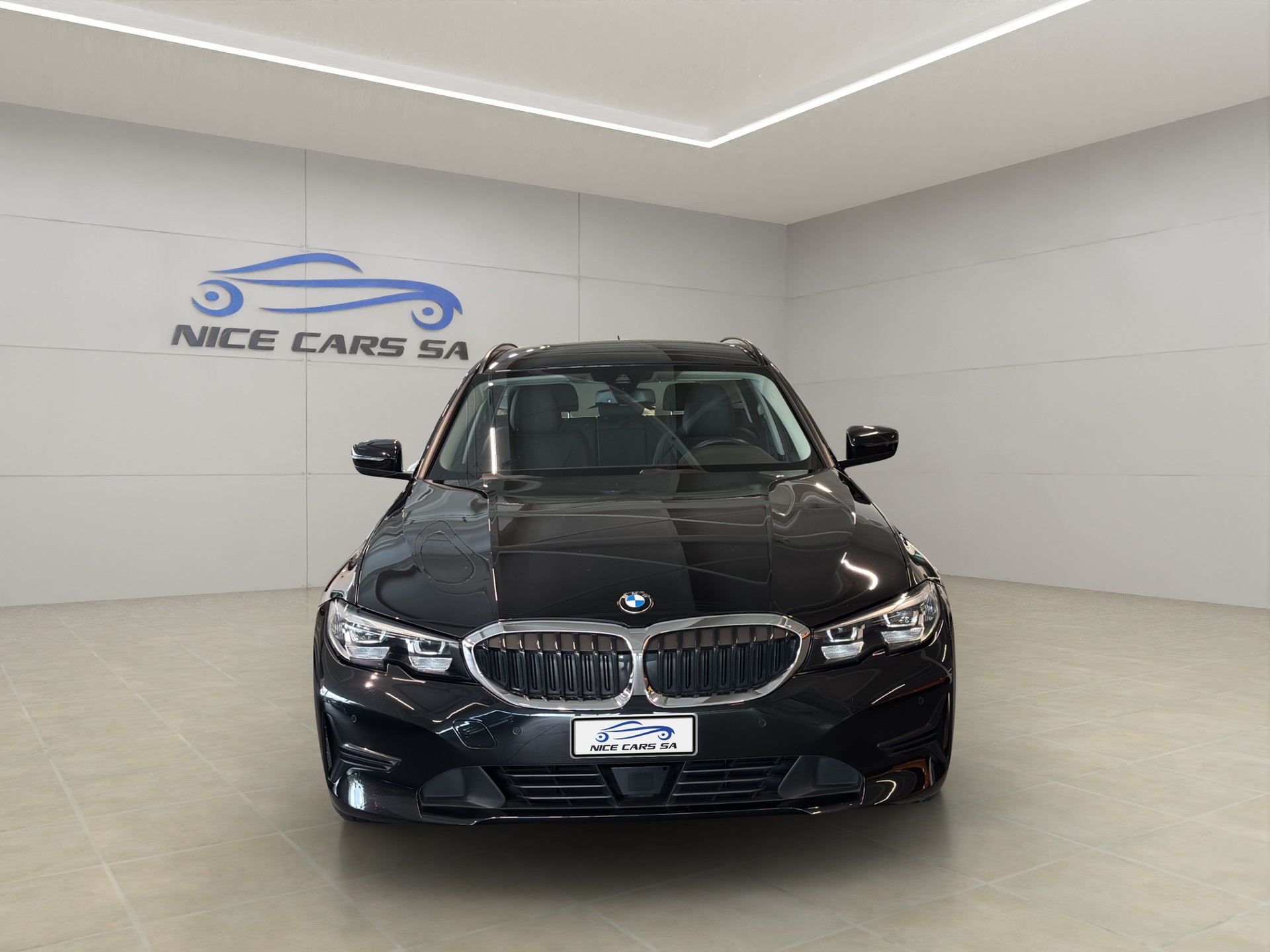 BMW 320d xDrive 48V Touring Steptronic-image-2