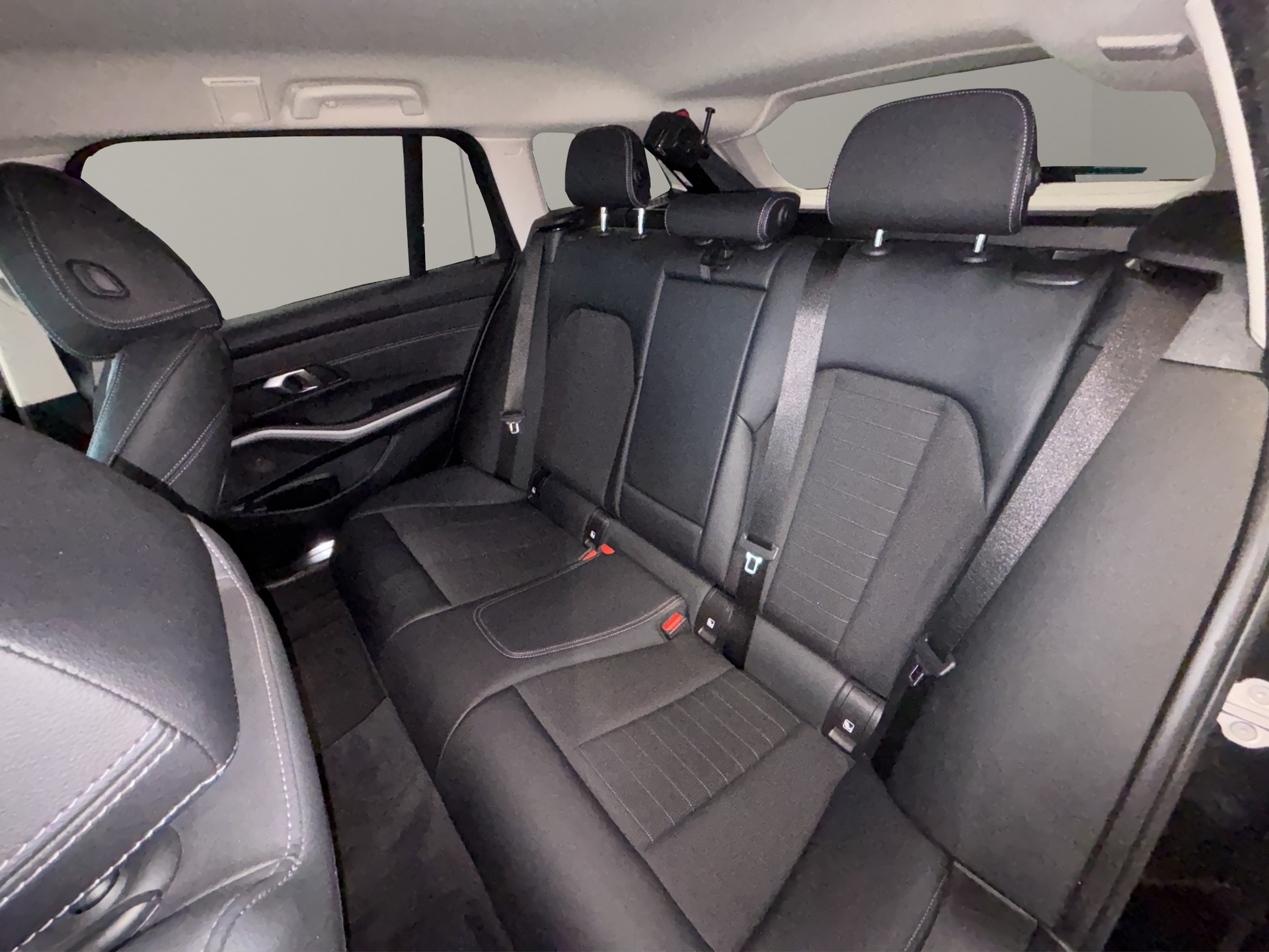 BMW 320d xDrive 48V Touring Steptronic-image-18