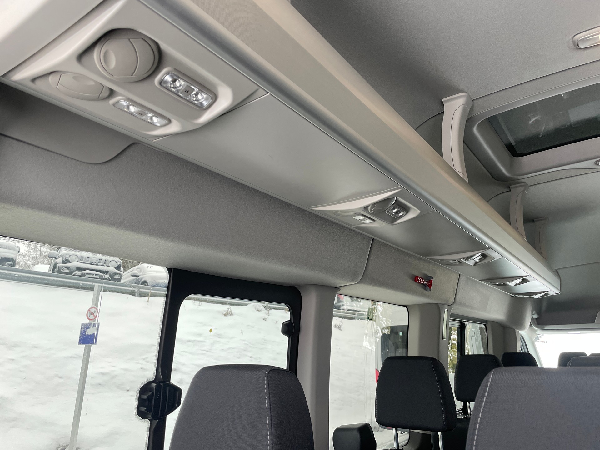 FORD Transit 460 L4 RWD A mit Standheizung und Sitzheizung 18-Sitzer-image-15