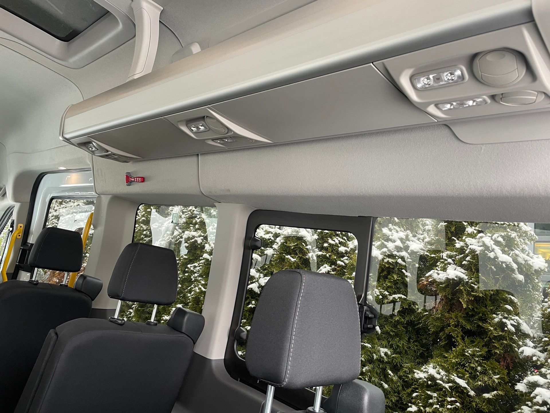FORD Transit 460 L4 RWD A mit Standheizung und Sitzheizung 18-Sitzer-image-14