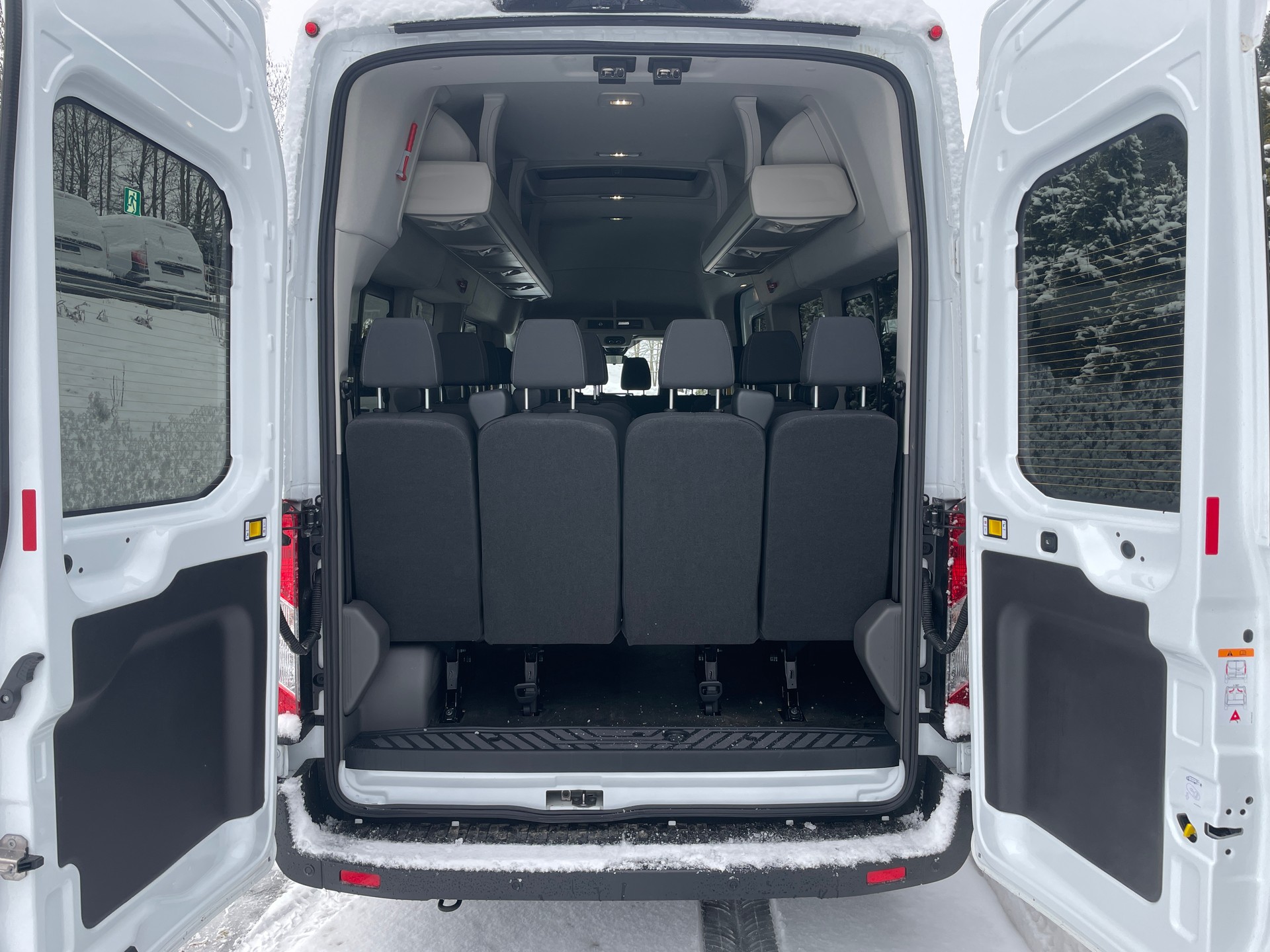 FORD Transit 460 L4 RWD A mit Standheizung und Sitzheizung 18-Sitzer-image-12