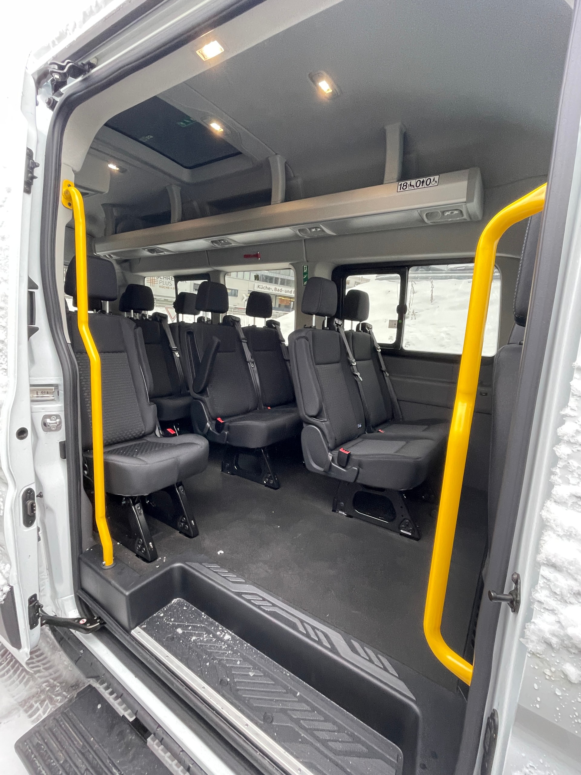 FORD Transit 460 L4 RWD A mit Standheizung und Sitzheizung 18-Sitzer-image-17