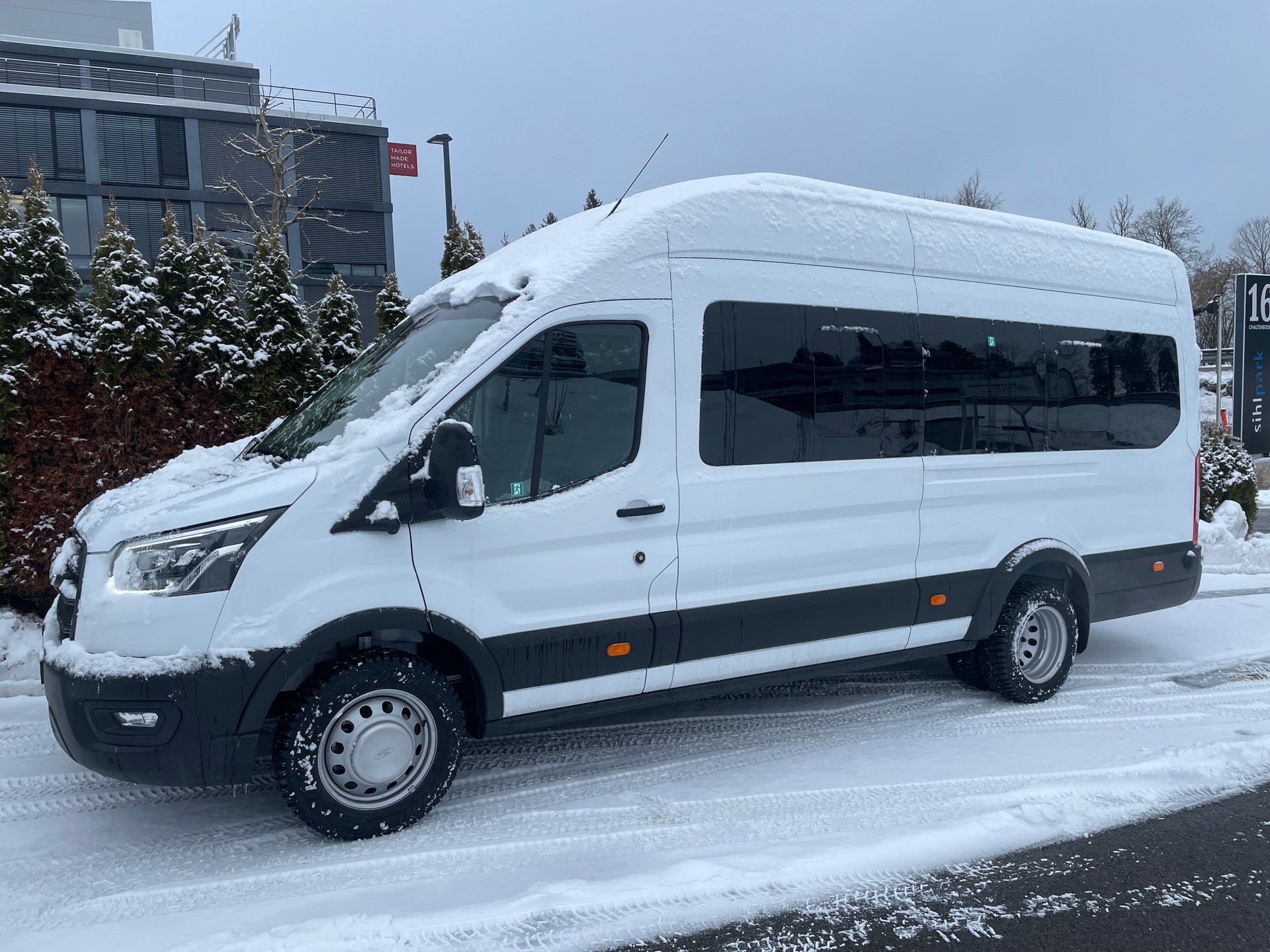 FORD Transit 460 L4 RWD A mit Standheizung und Sitzheizung 18-Sitzer-image-3