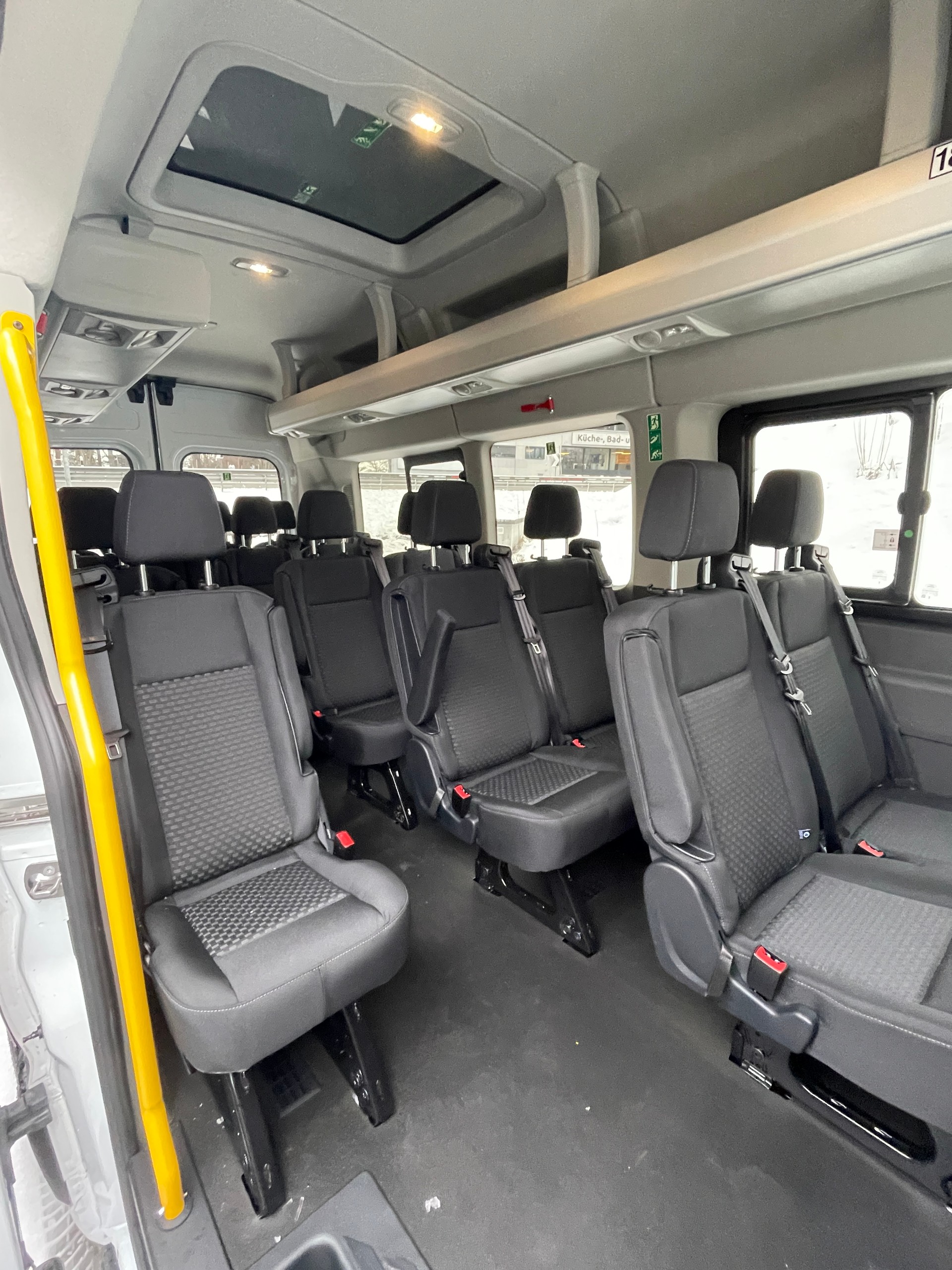FORD Transit 460 L4 RWD A mit Standheizung und Sitzheizung 18-Sitzer-image-18