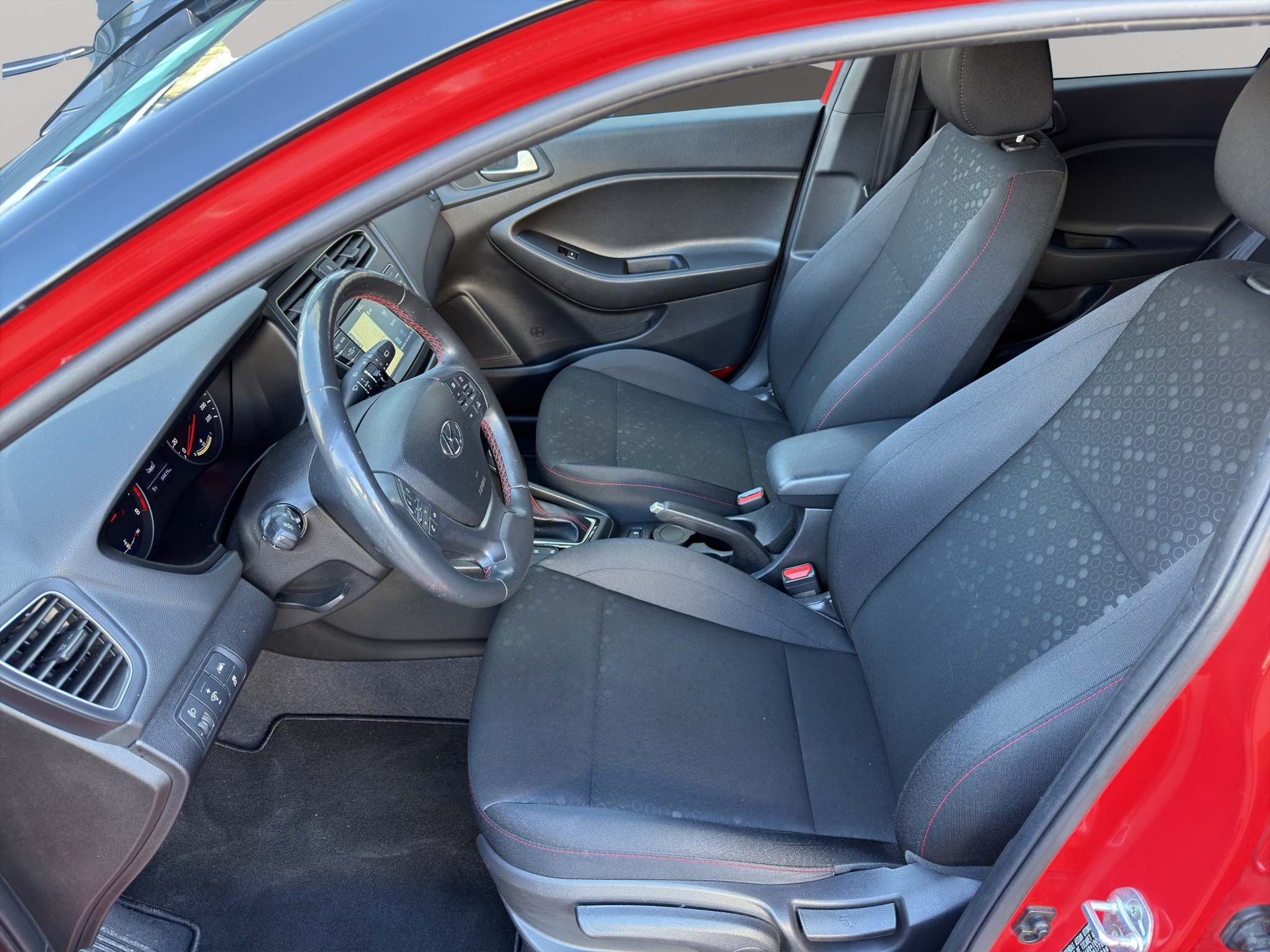 HYUNDAI i20 1.0 T-GDi Amplia-image-6