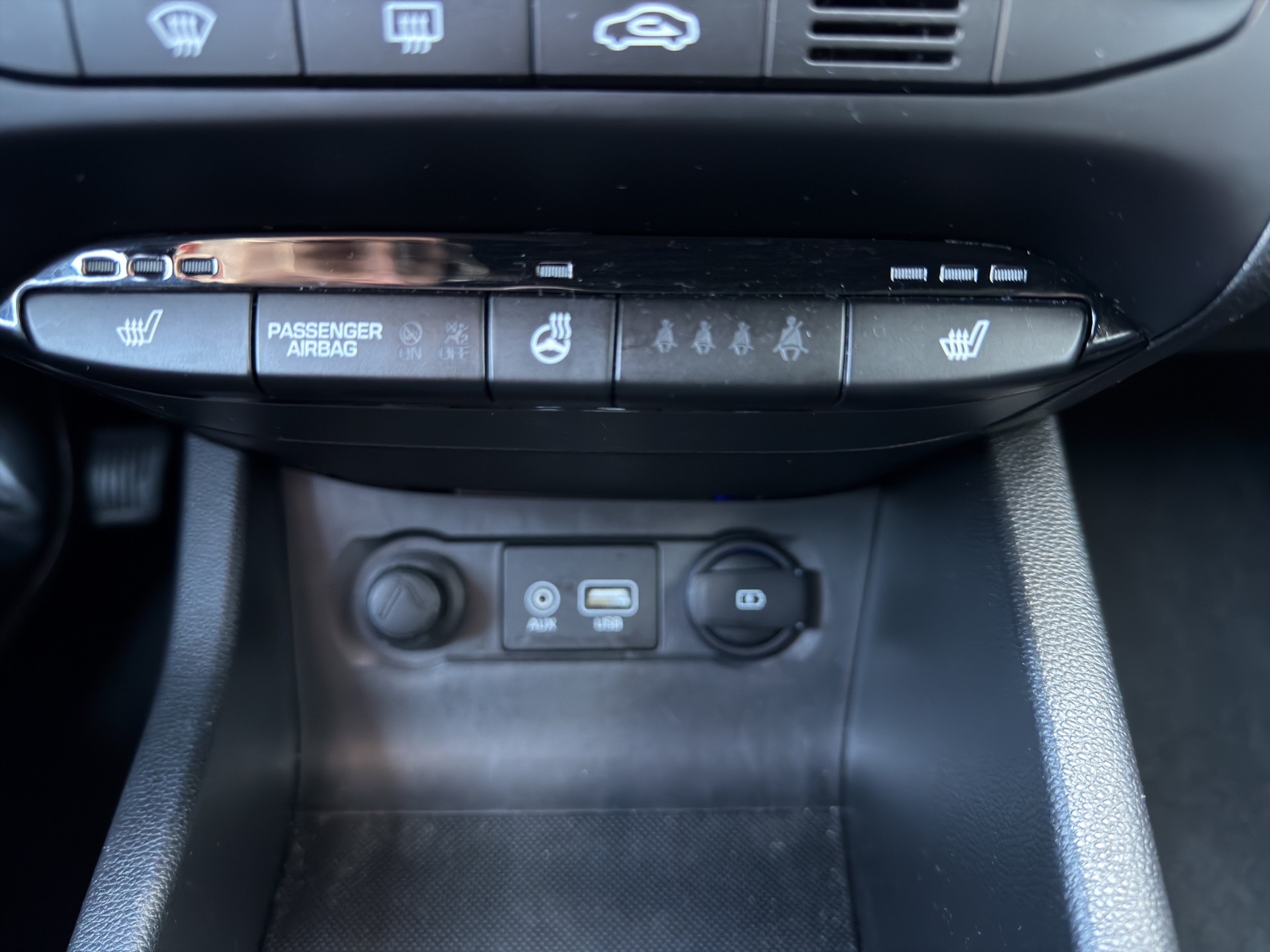 HYUNDAI i20 1.0 T-GDi Amplia-image-10