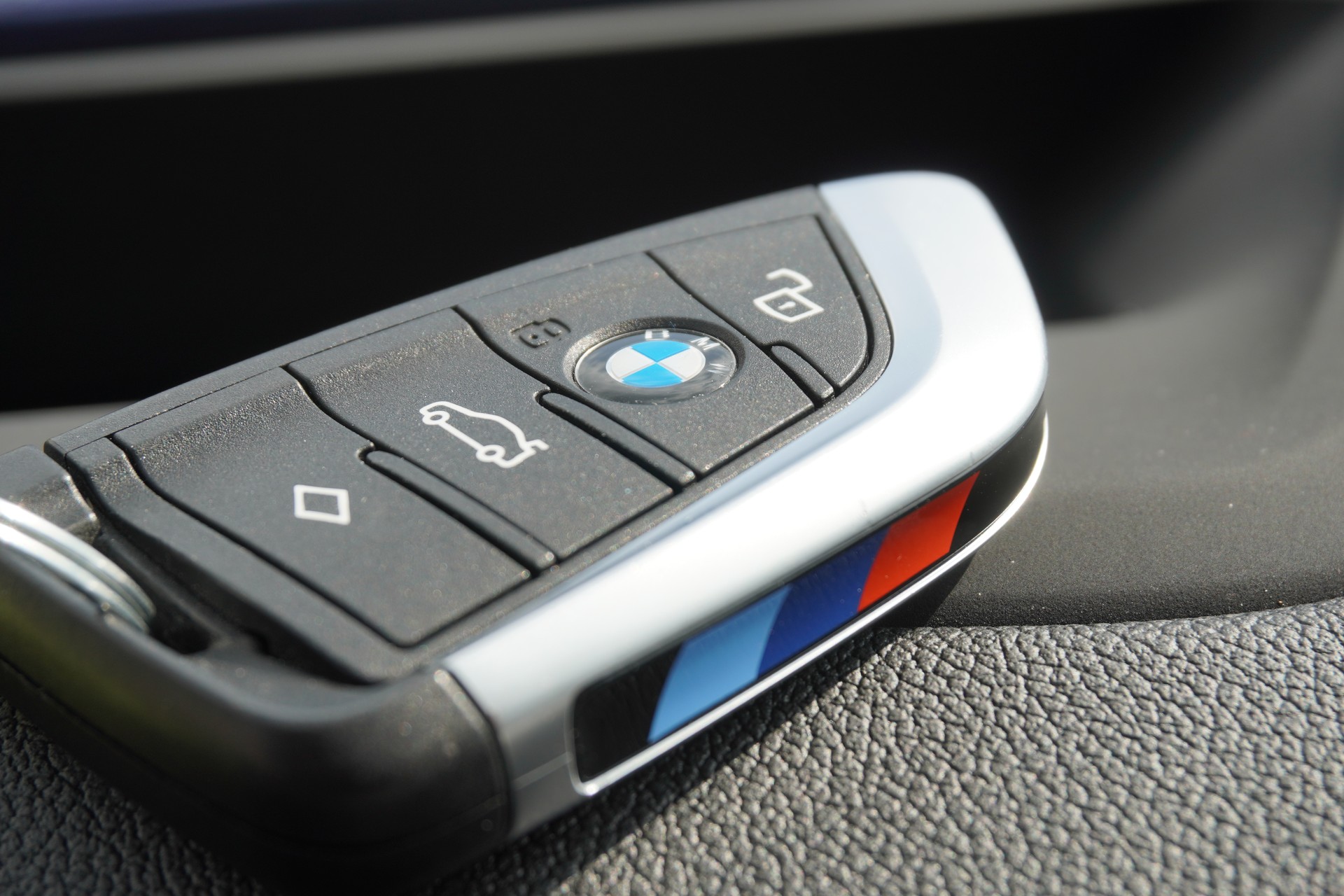 BMW 330e x DriveTouring Steptronic M Sport-image-18