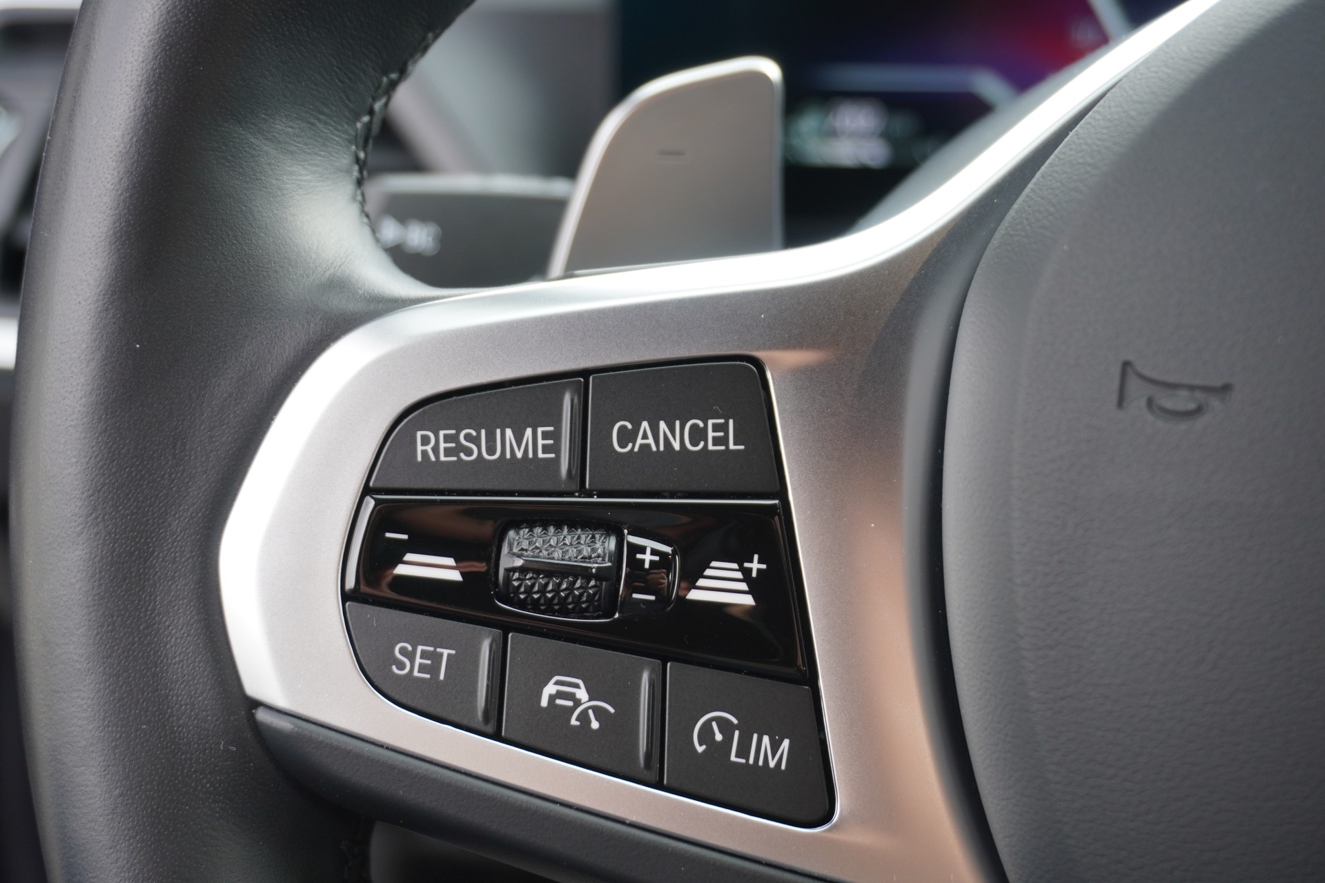 BMW 330e x DriveTouring Steptronic M Sport-image-38