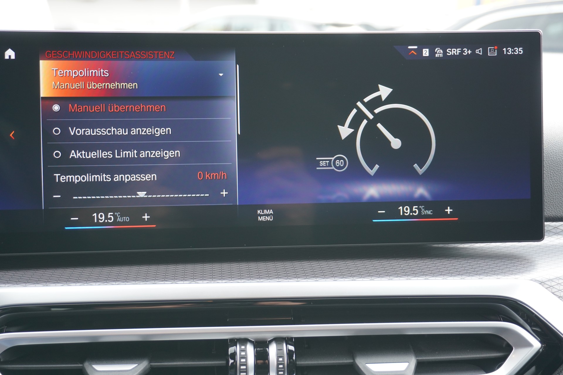 BMW 330e x DriveTouring Steptronic M Sport-image-32