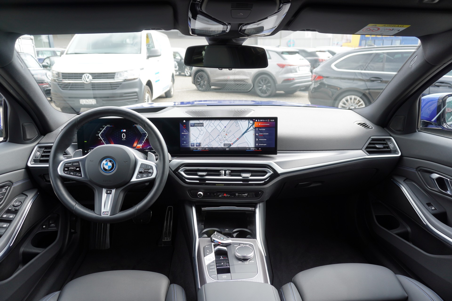 BMW 330e x DriveTouring Steptronic M Sport-image-16