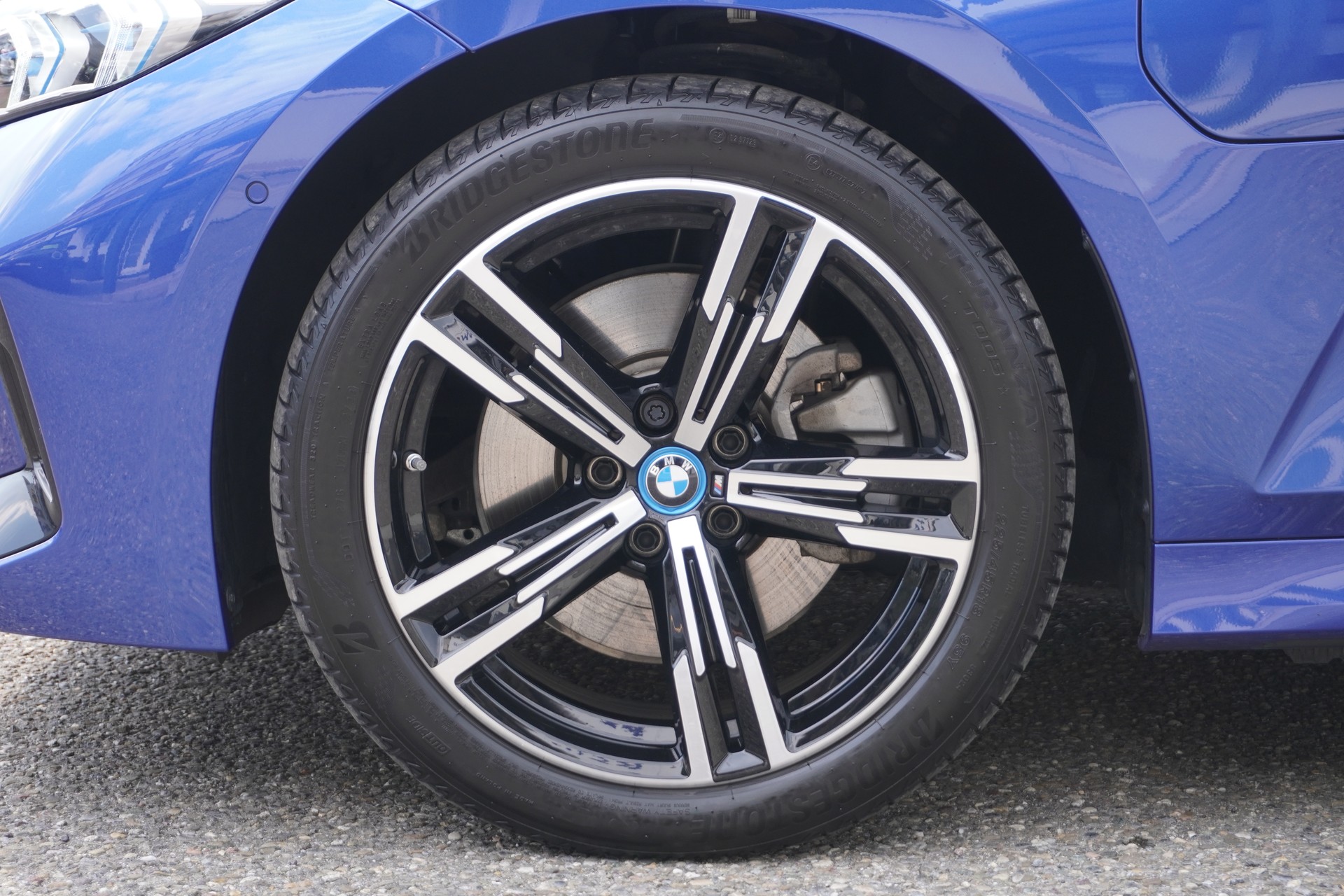 BMW 330e x DriveTouring Steptronic M Sport-image-9