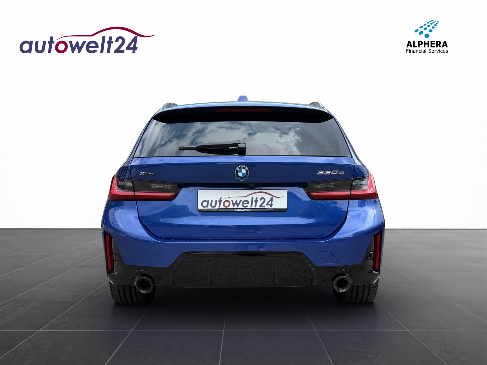 BMW 330e x DriveTouring Steptronic M Sport-image-6
