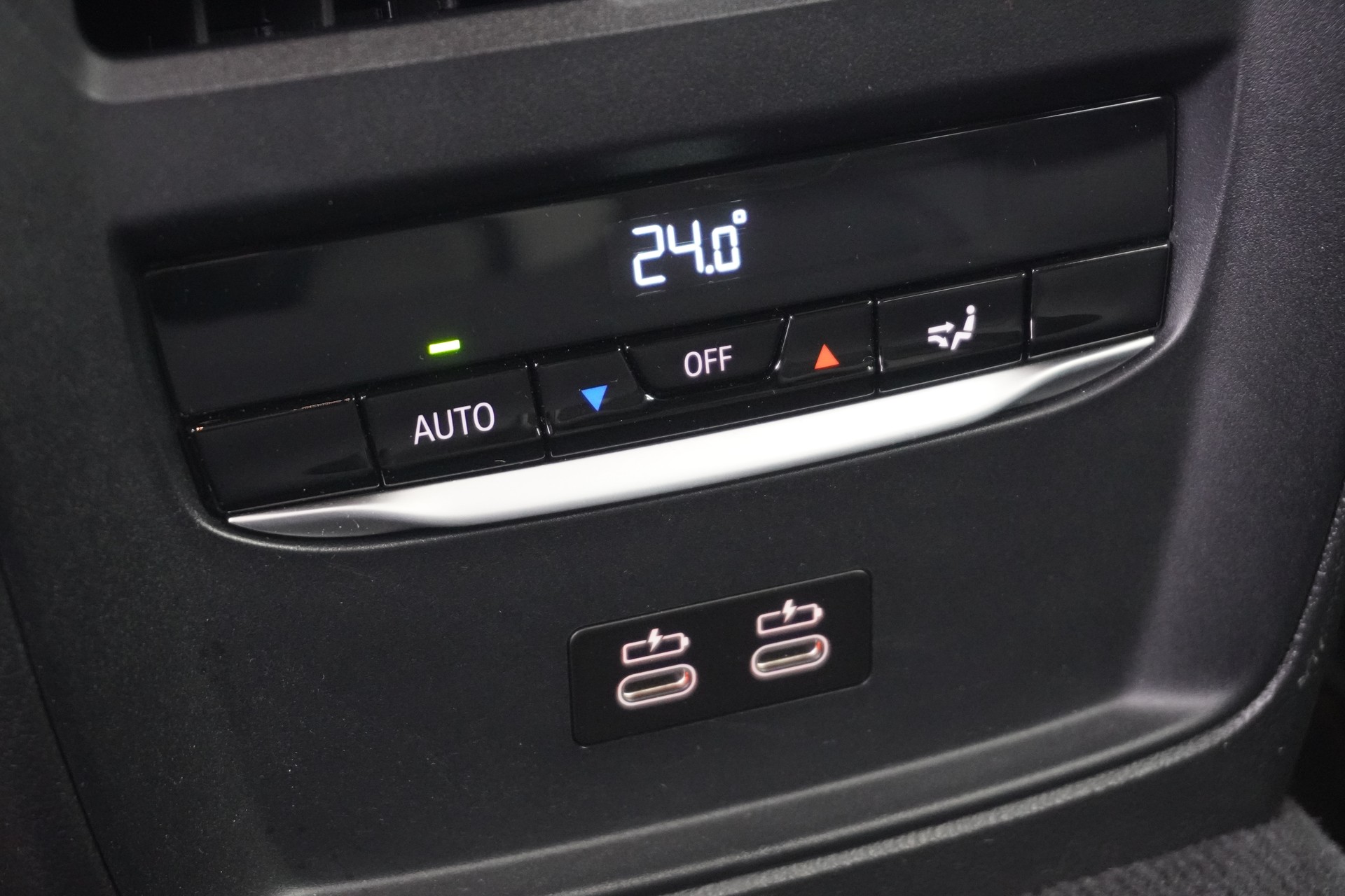 BMW 330e x DriveTouring Steptronic M Sport-image-15