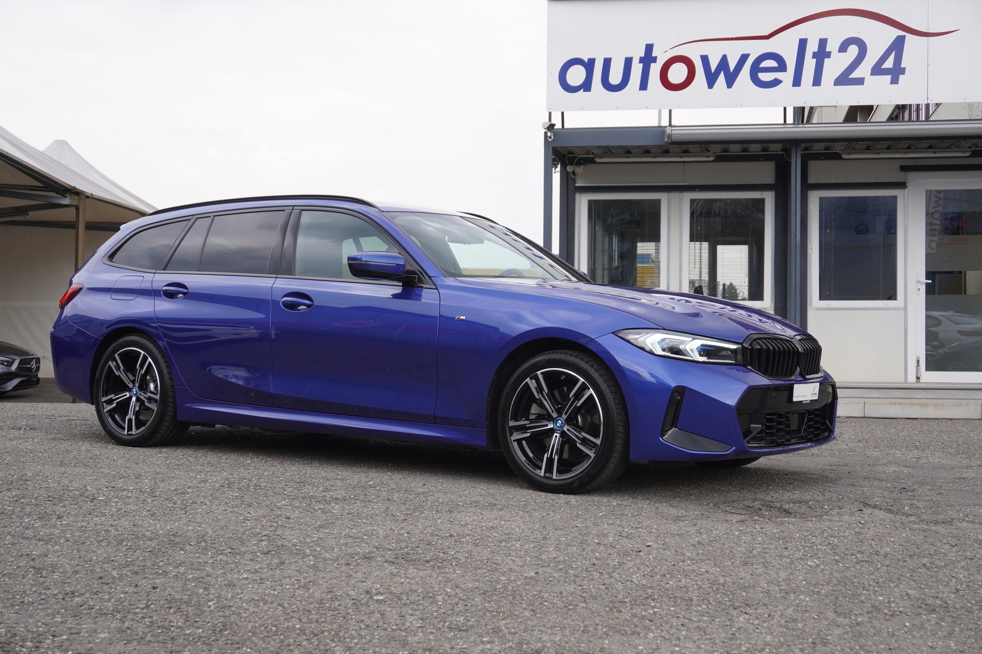 BMW 330e x DriveTouring Steptronic M Sport-image-52