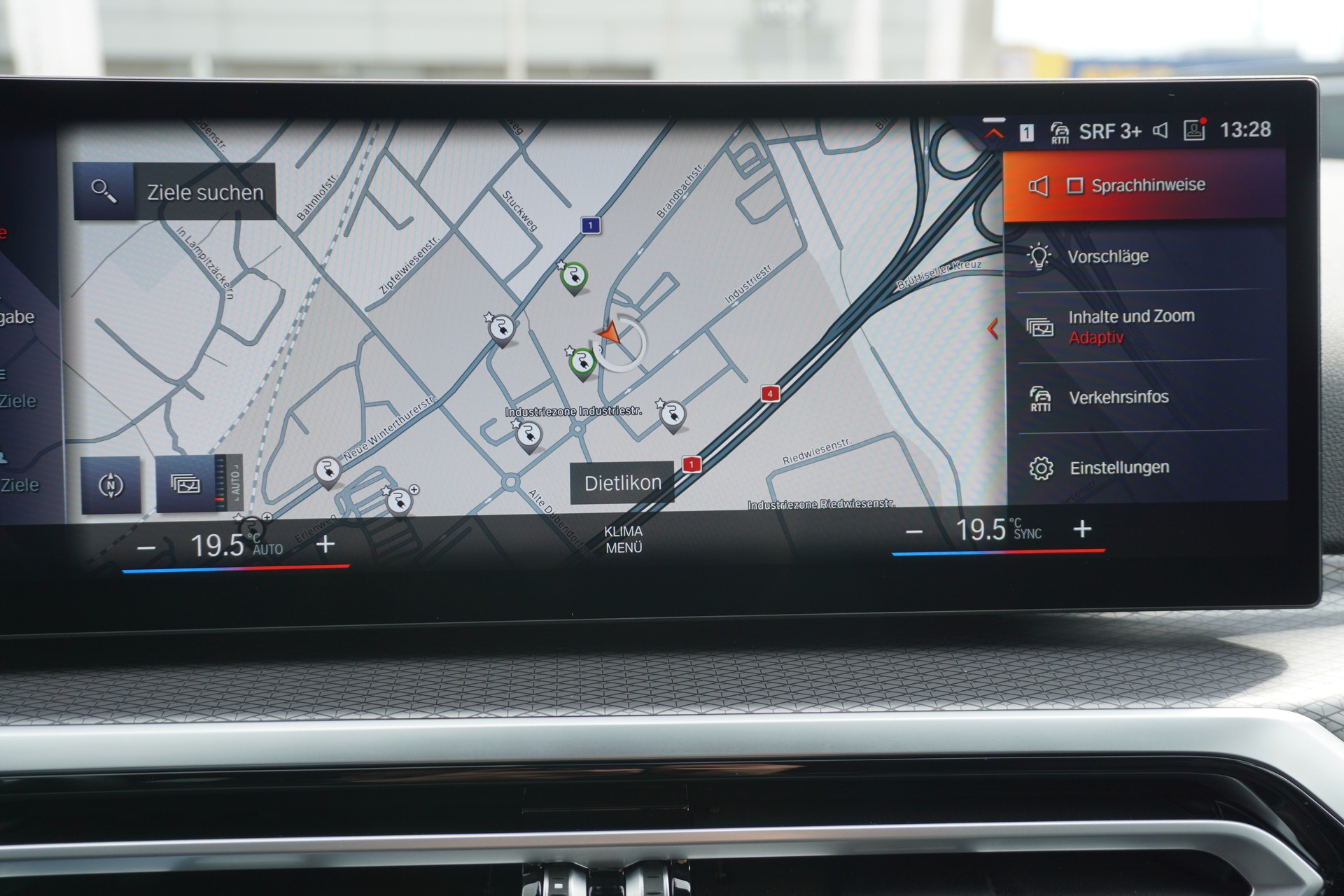 BMW 330e x DriveTouring Steptronic M Sport-image-22