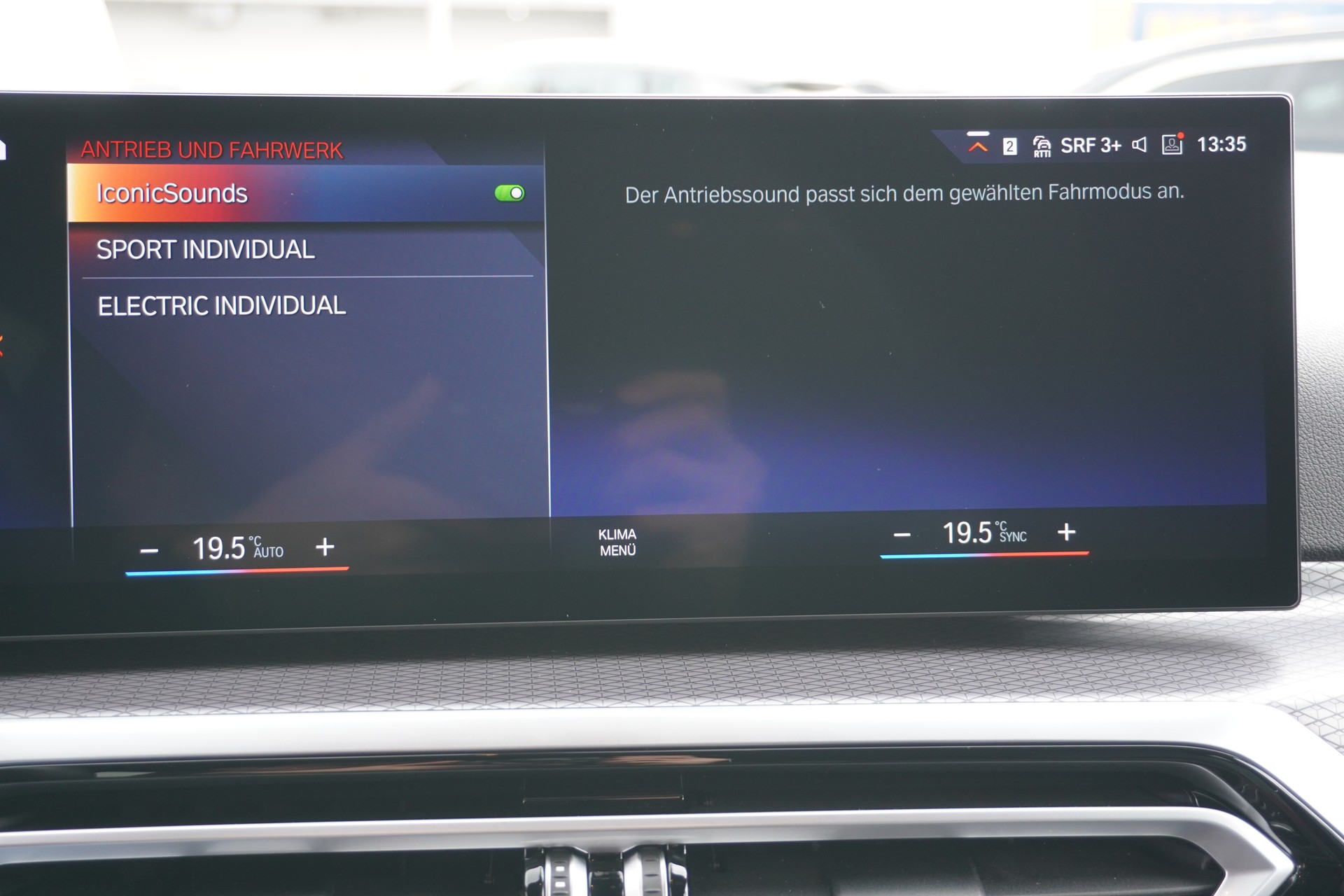 BMW 330e x DriveTouring Steptronic M Sport-image-33