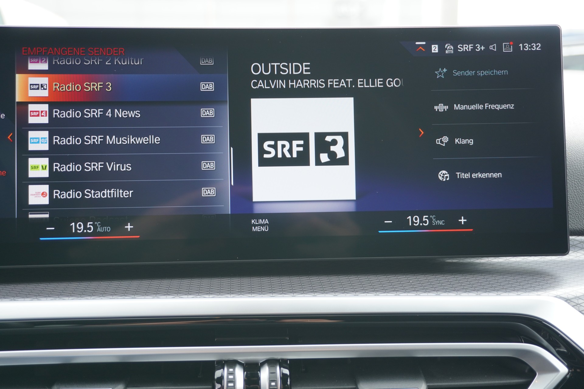 BMW 330e x DriveTouring Steptronic M Sport-image-24