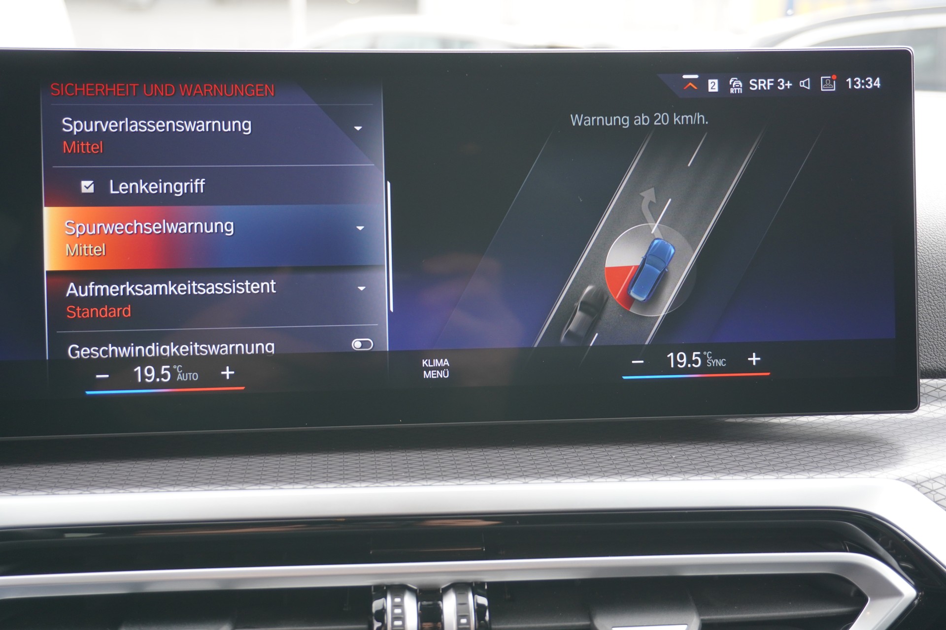 BMW 330e x DriveTouring Steptronic M Sport-image-30