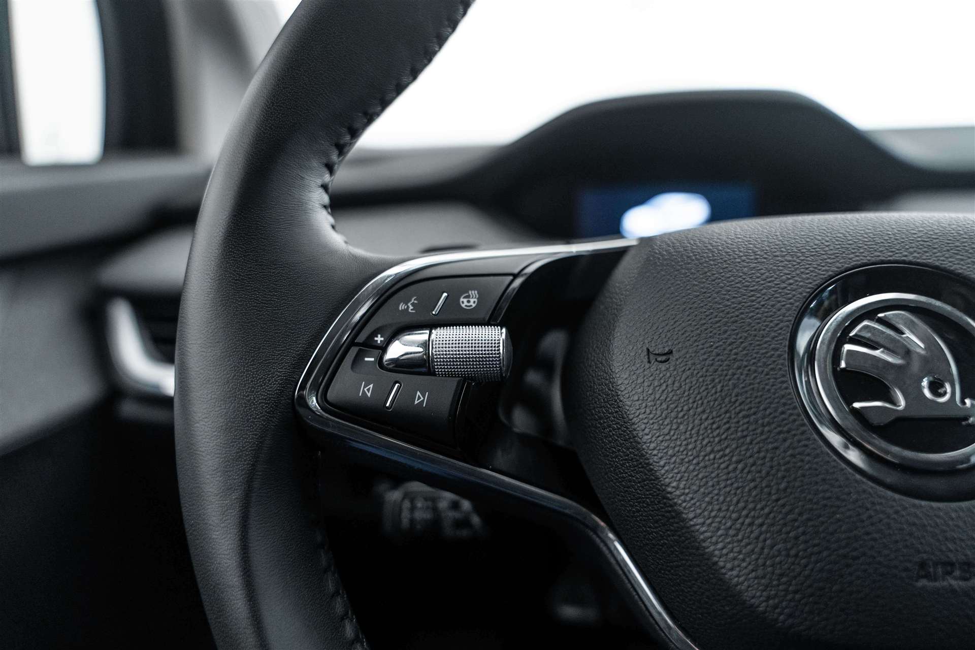 SKODA Enyaq iV 60-image-15
