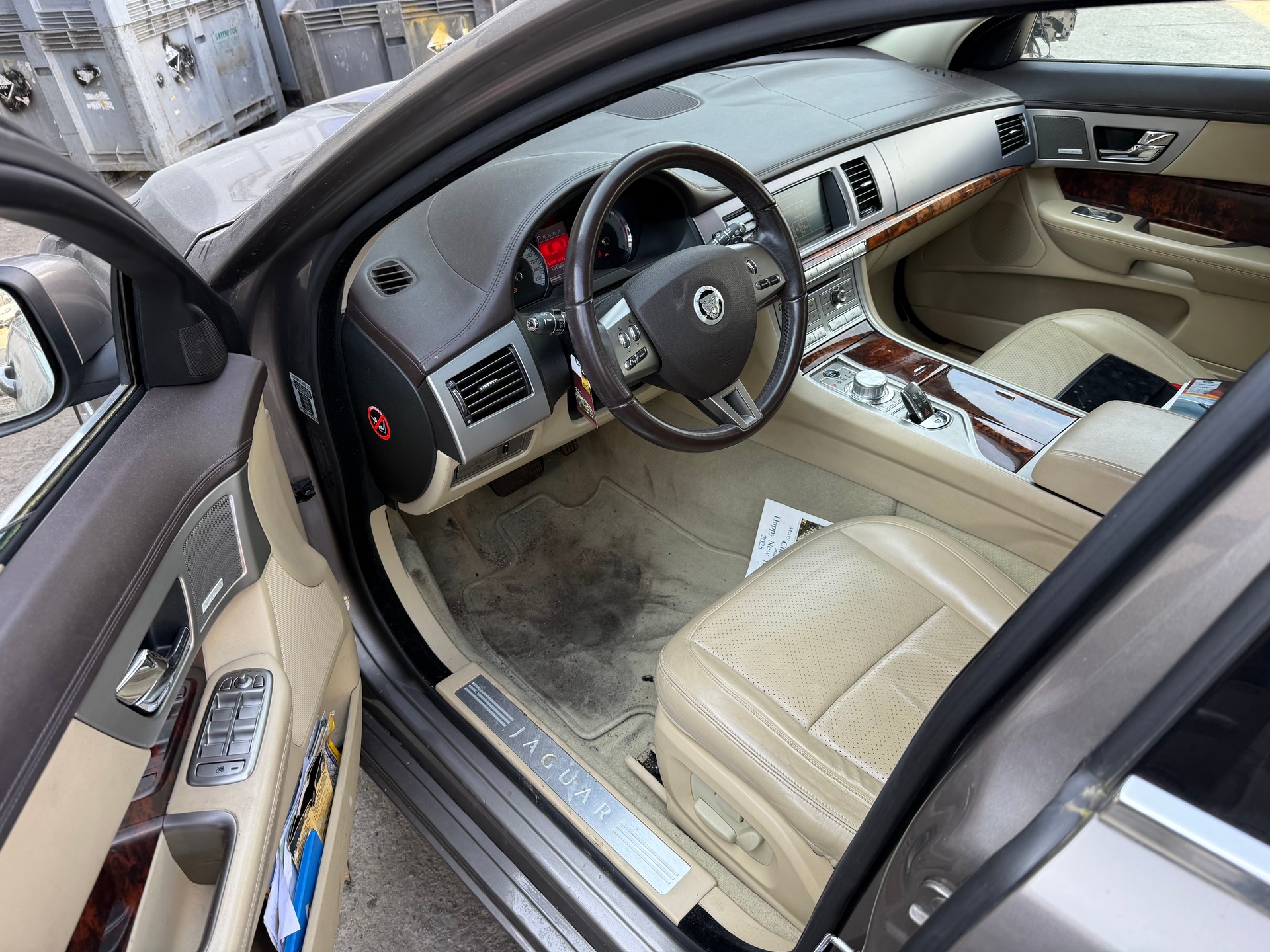 JAGUAR XF 2.7d V6 Premium Luxury-image-9