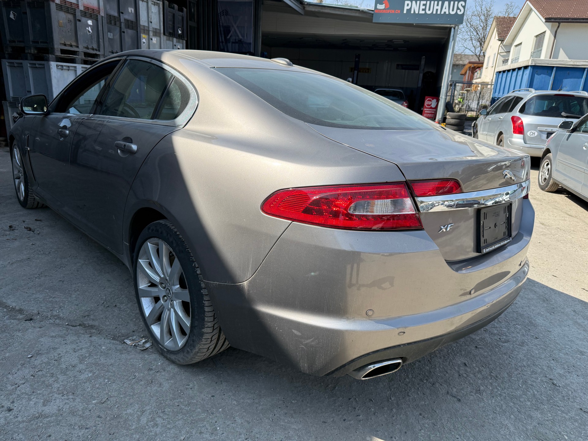 JAGUAR XF 2.7d V6 Premium Luxury-image-2