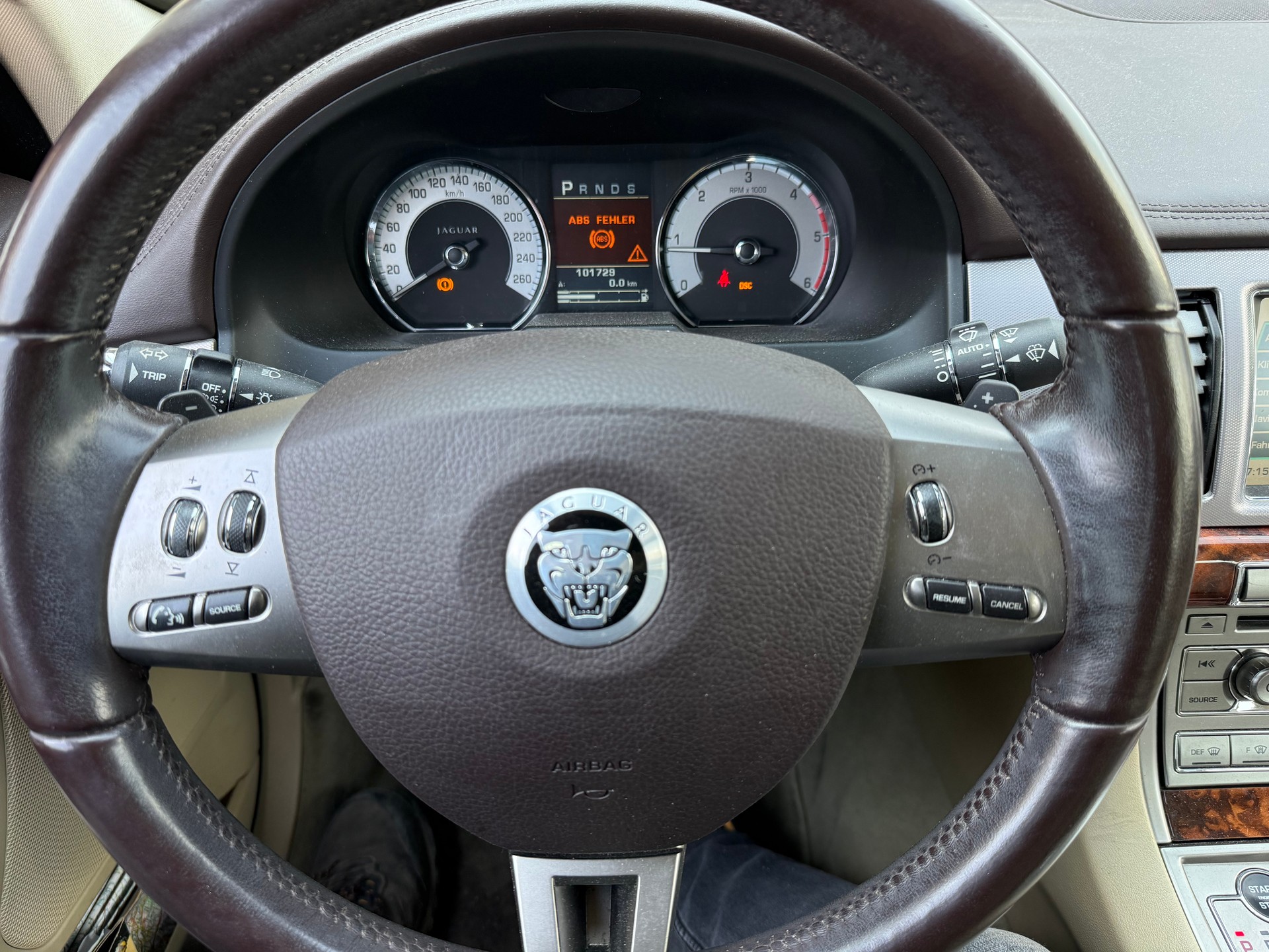 JAGUAR XF 2.7d V6 Premium Luxury-image-10