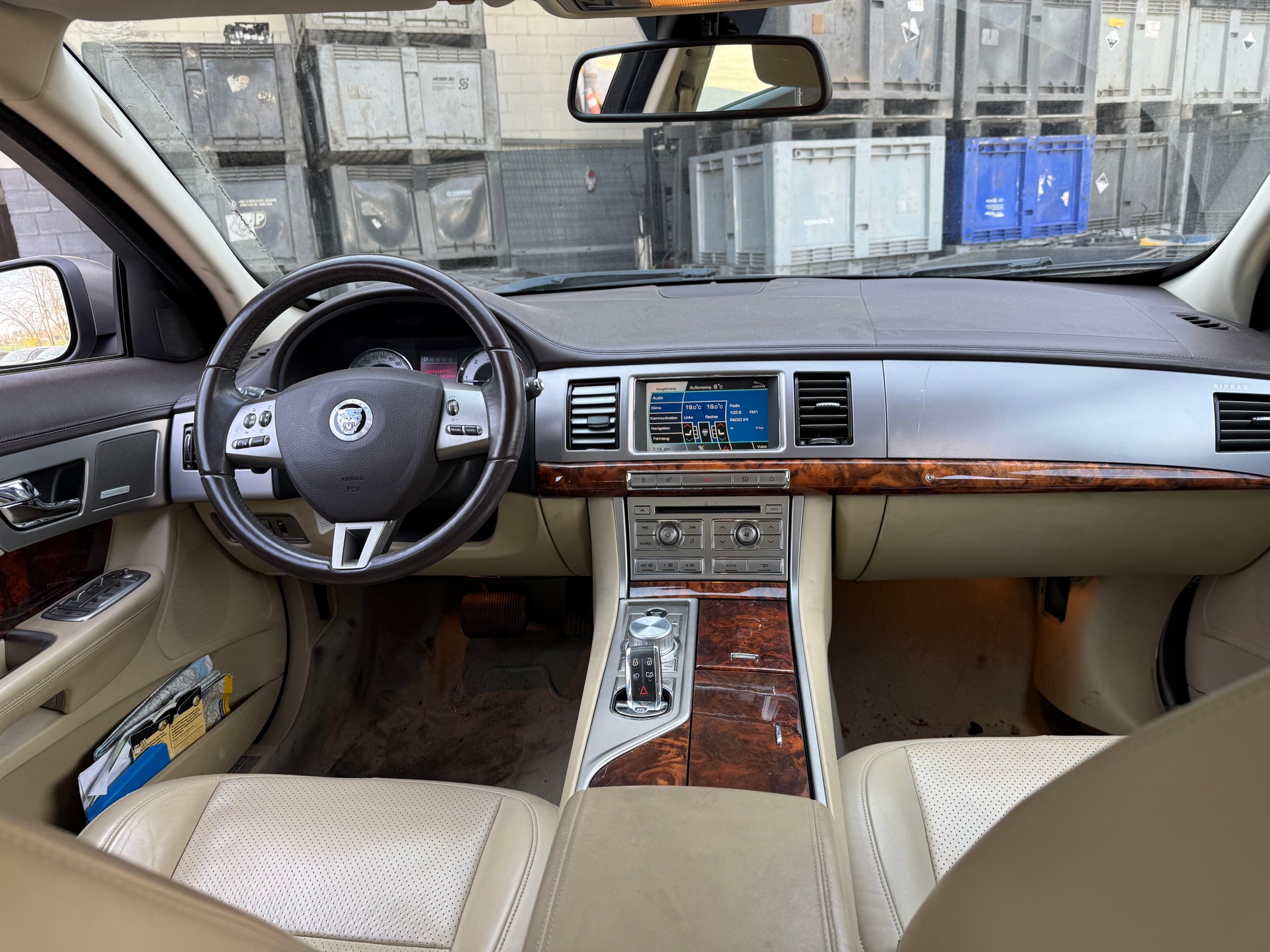 JAGUAR XF 2.7d V6 Premium Luxury-image-8