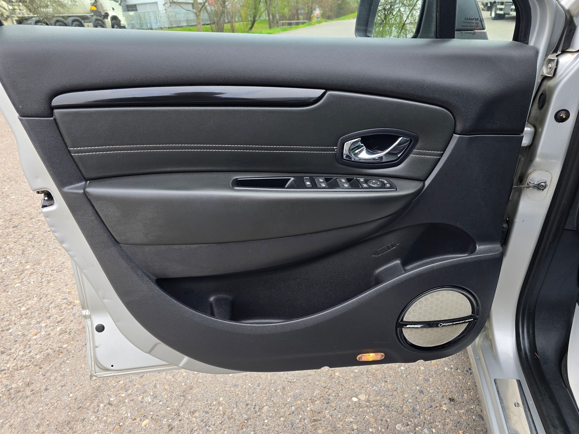RENAULT Grand Scénic 1.6 dCi Bose-image-12