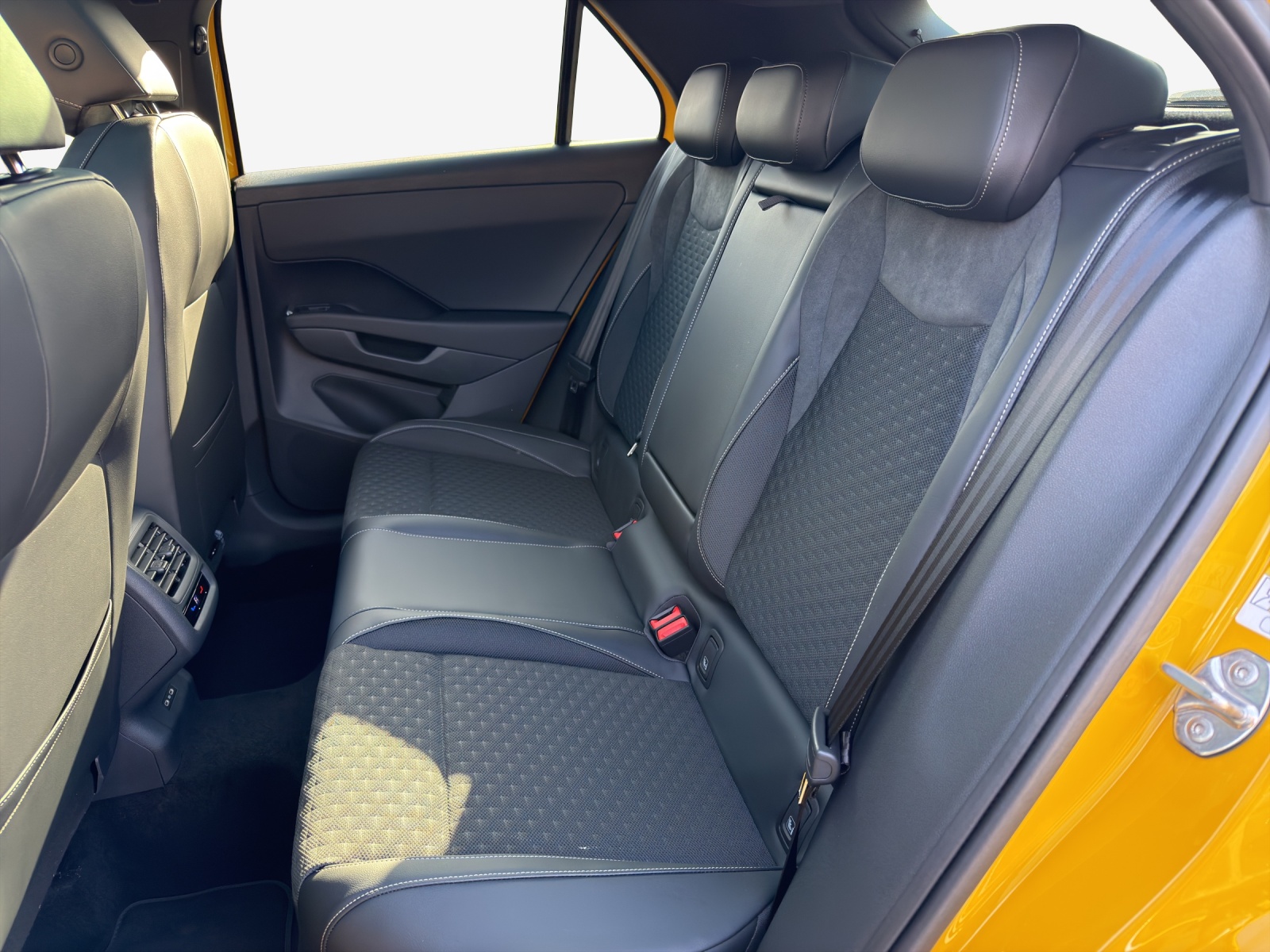 VW T-Roc R-Line 1.5eTSI 150PS DSG-image-11