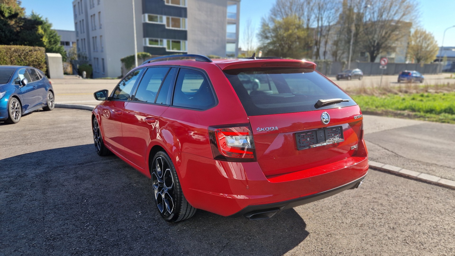 SKODA Octavia Combi 2.0 TSI RS DSG-image-3