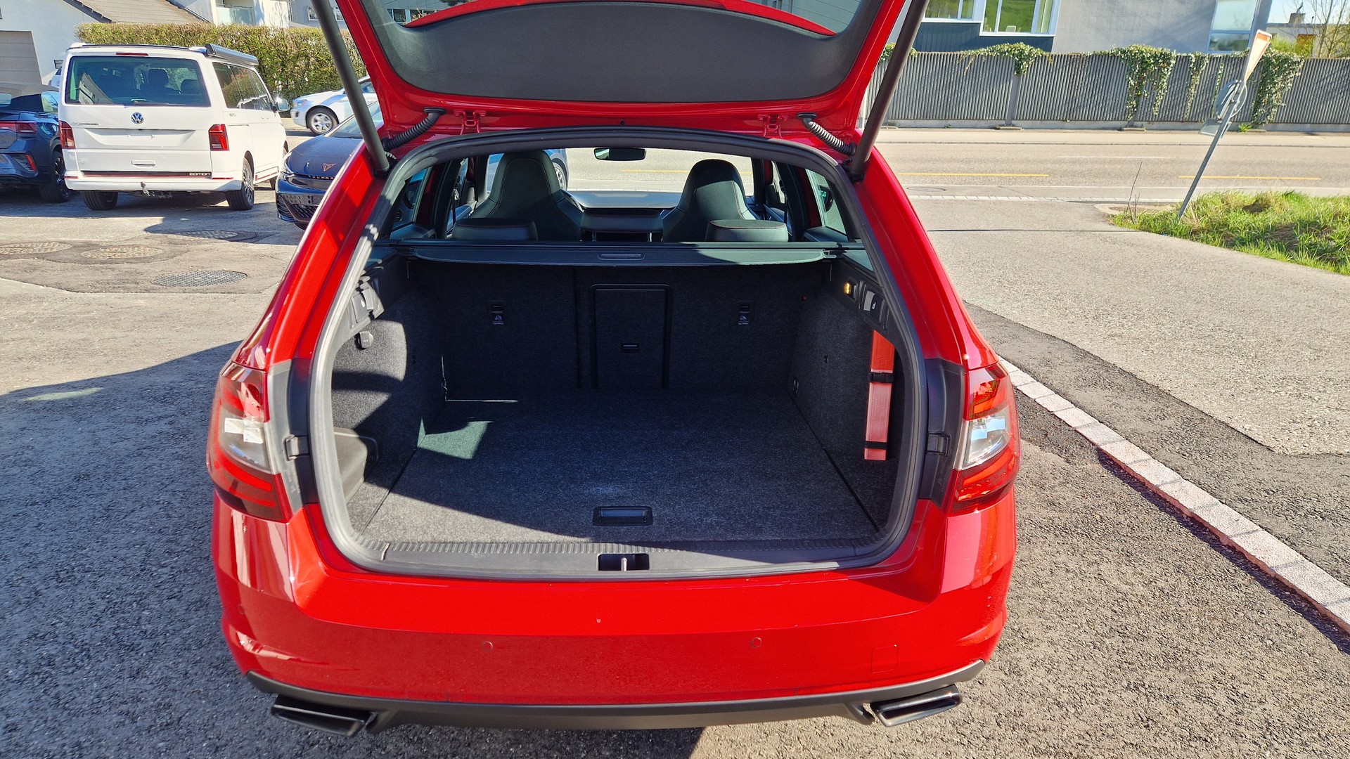 SKODA Octavia Combi 2.0 TSI RS DSG-image-15