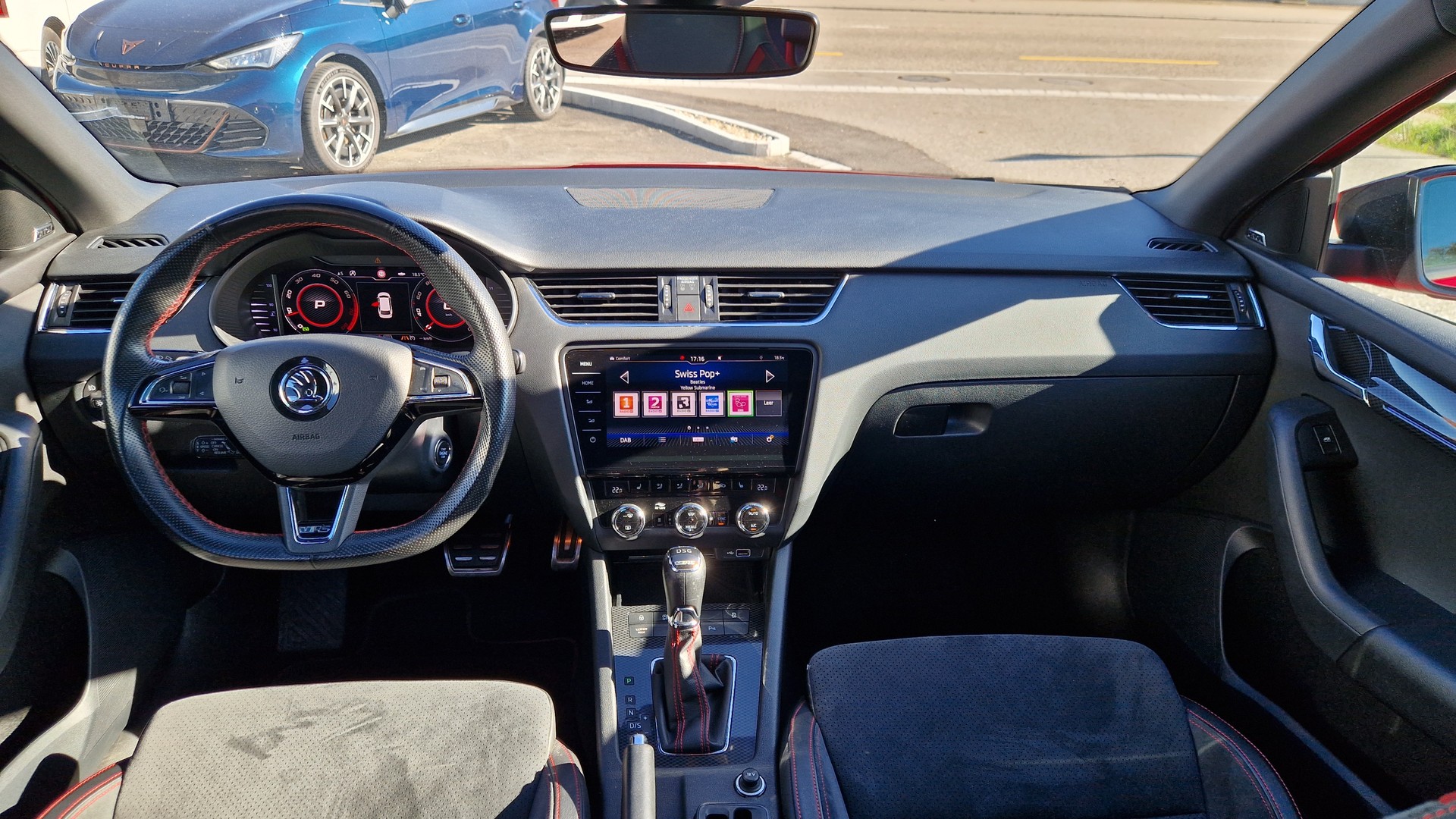 SKODA Octavia Combi 2.0 TSI RS DSG-image-8