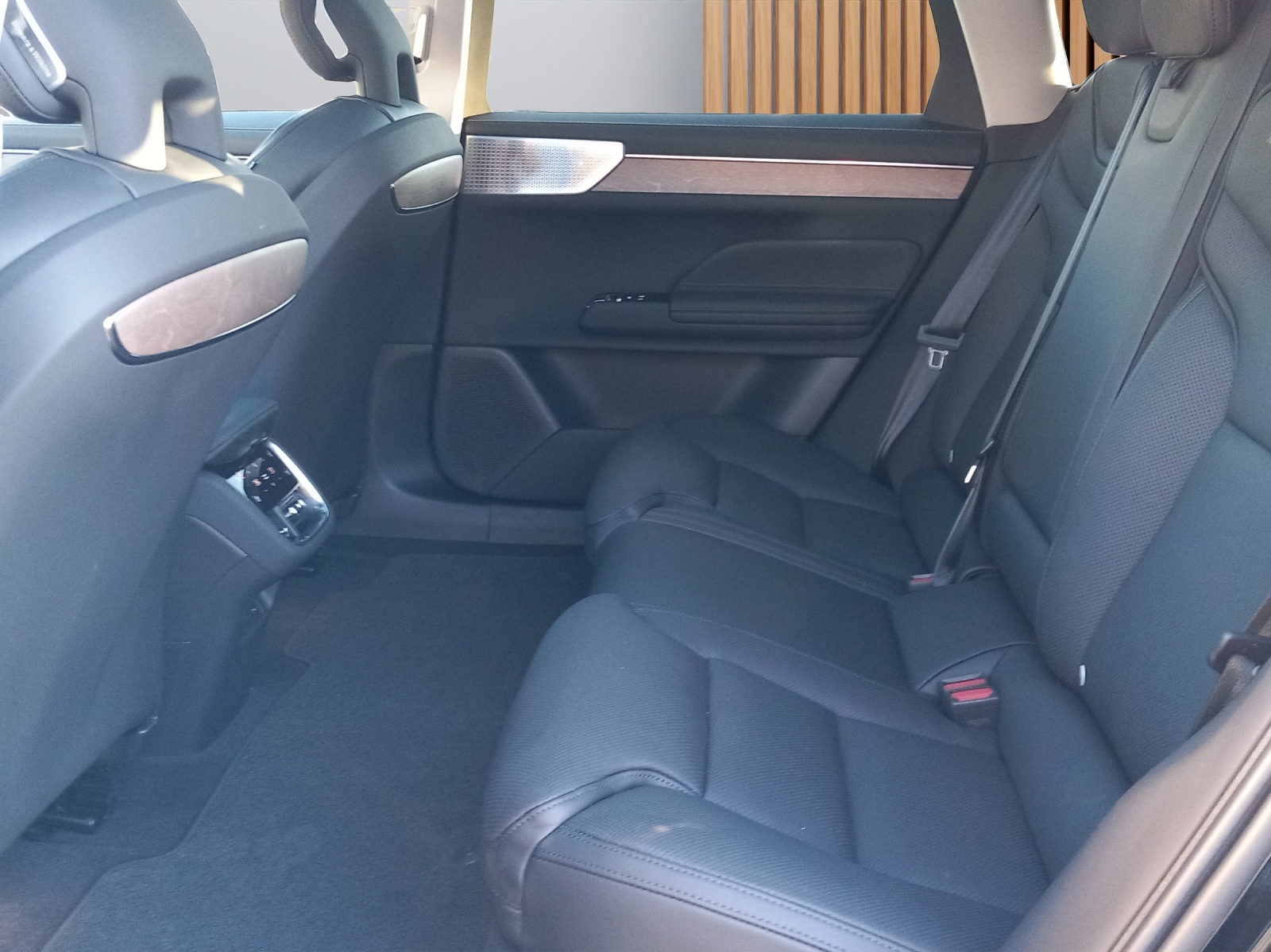 VOLVO ES90 Ultra-image-13