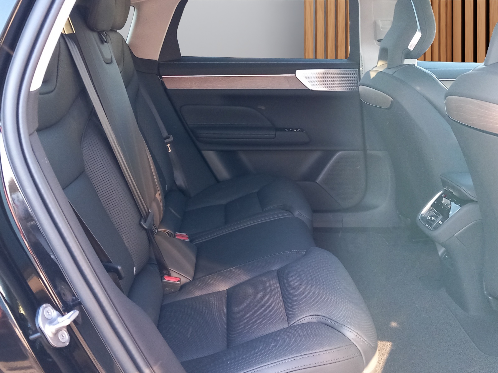 VOLVO ES90 Ultra-image-14