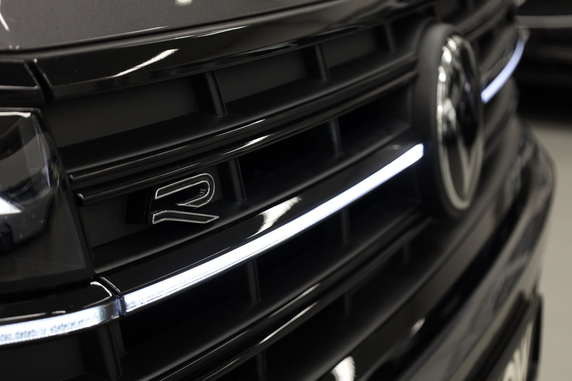 VW Touareg 3.0 V6 TDI 286 R-Line-image-5