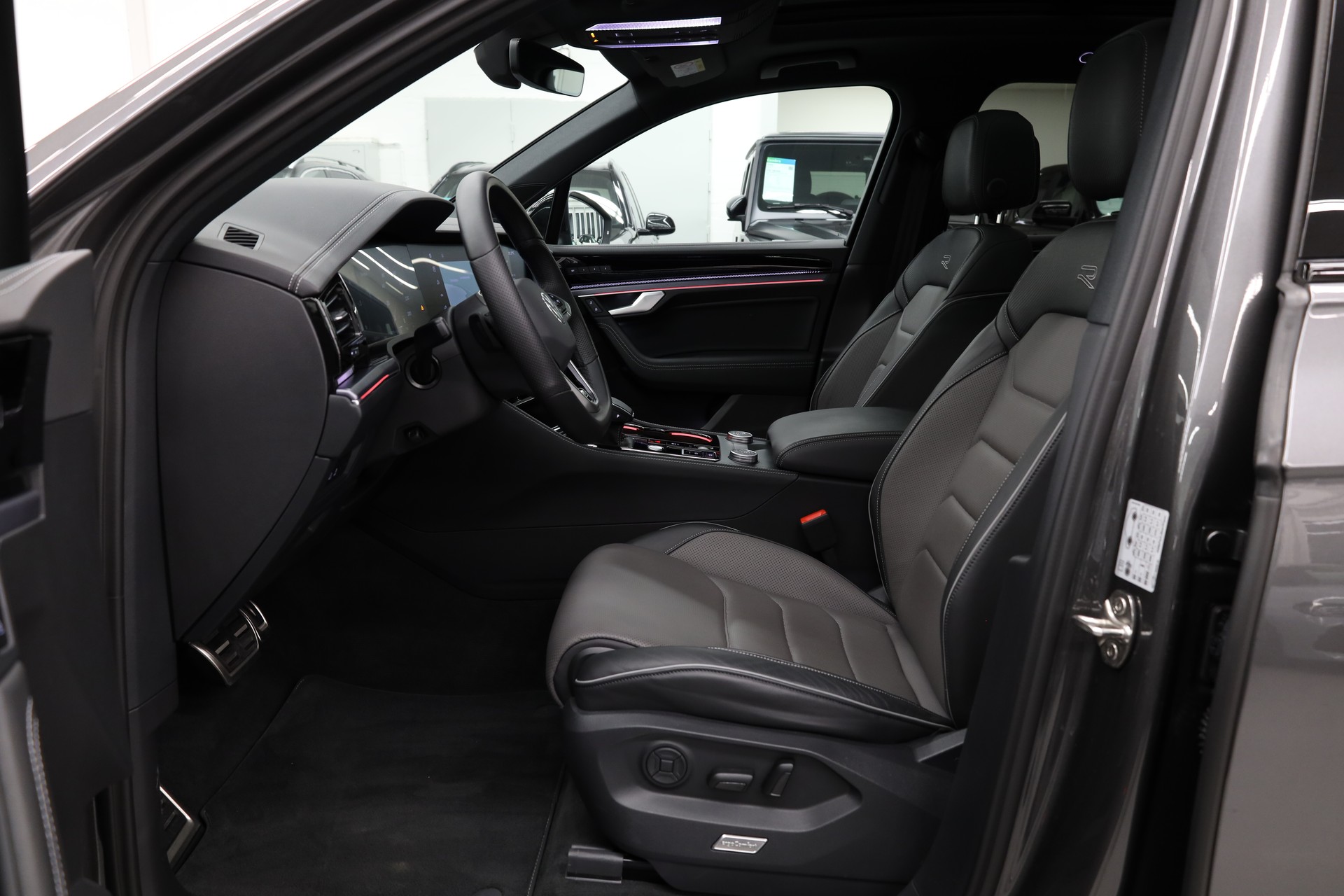 VW Touareg 3.0 V6 TDI 286 R-Line-image-16