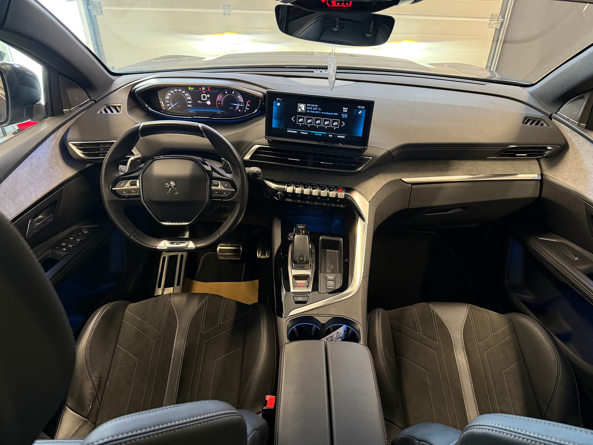 PEUGEOT 5008 1.5 BlueHDi GT Pack EAT8 °° 7 Plätzer °°-image-17