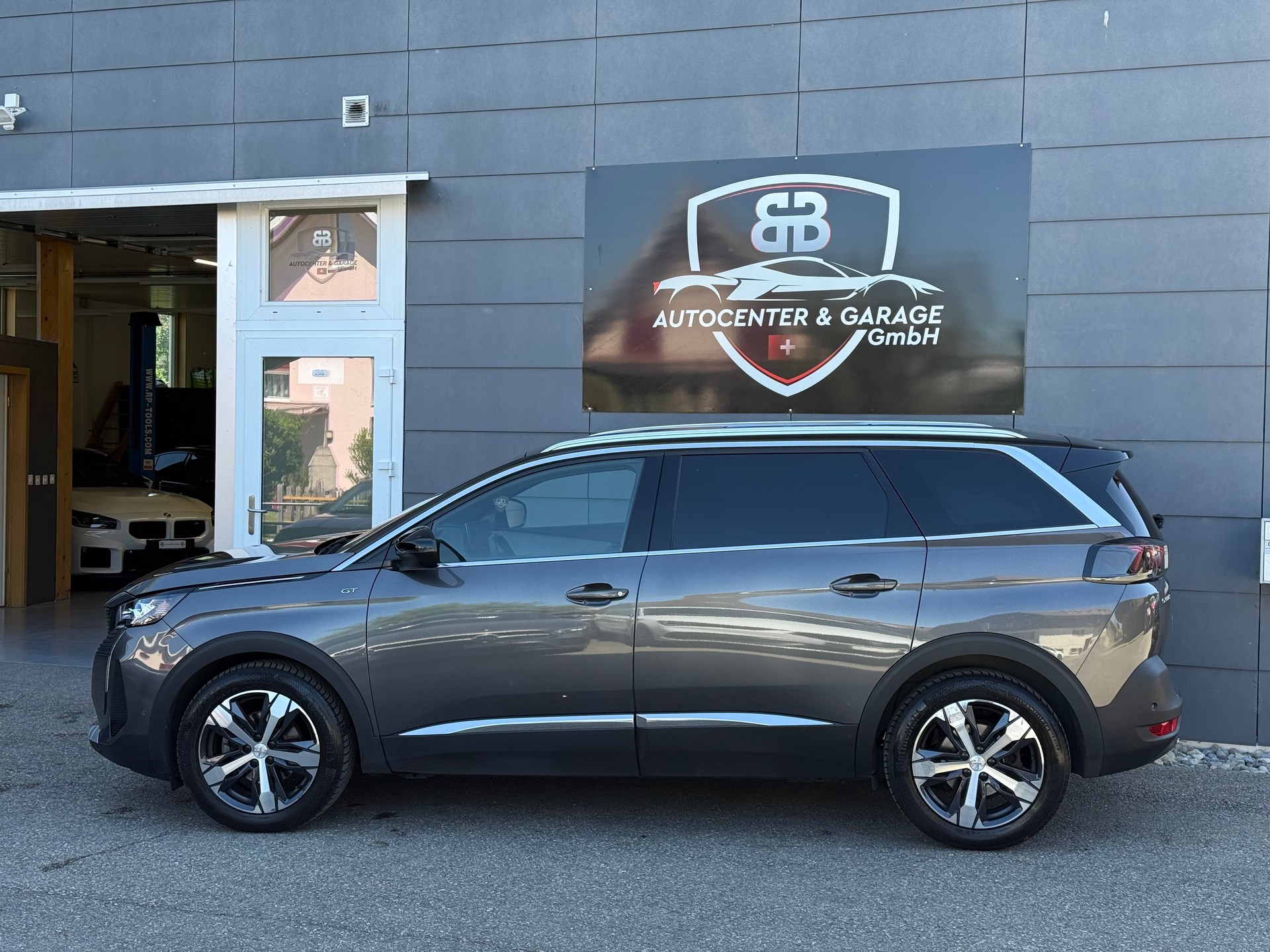 PEUGEOT 5008 1.5 BlueHDi GT Pack EAT8 °° 7 Plätzer °°-image-4