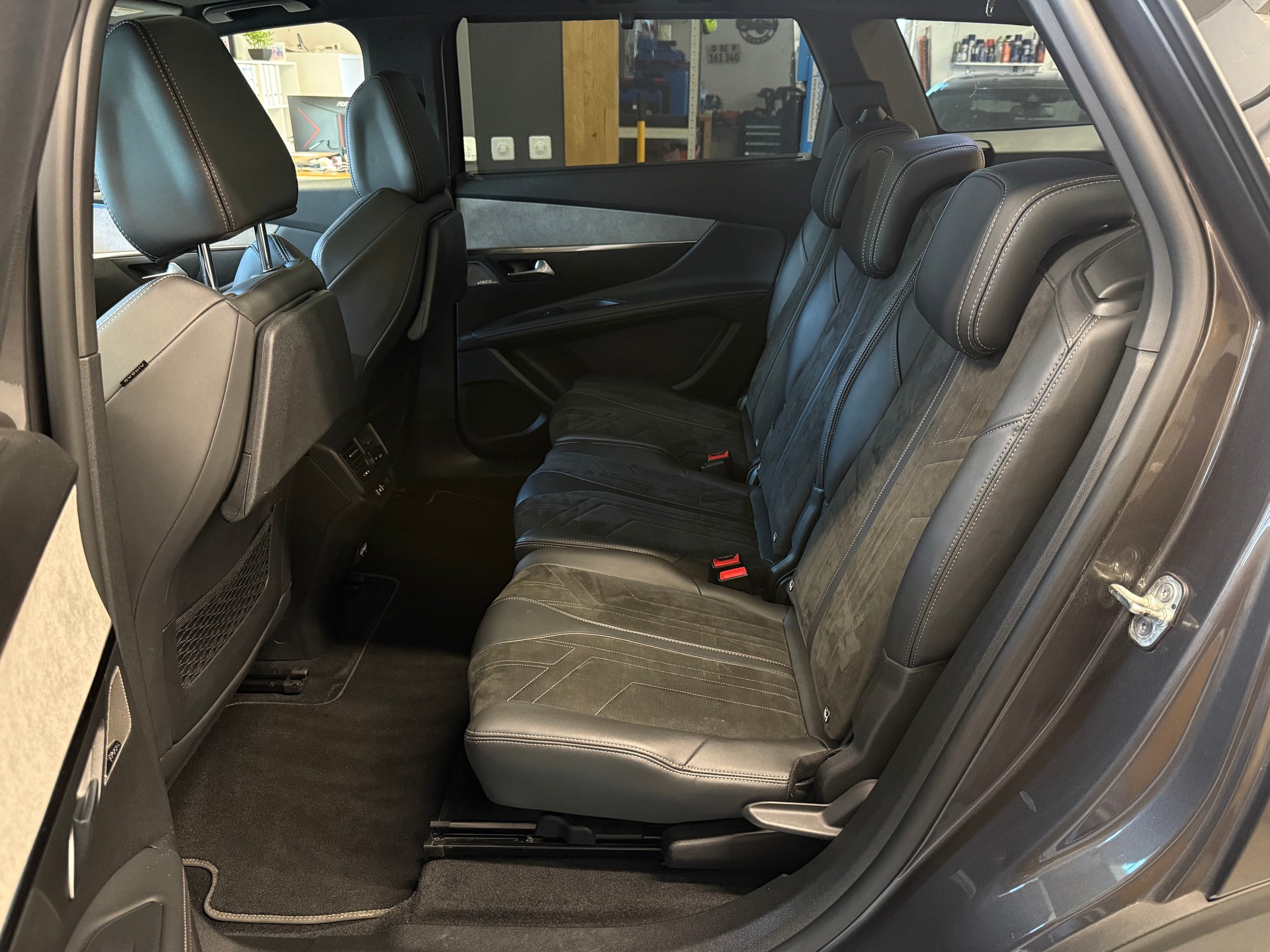PEUGEOT 5008 1.5 BlueHDi GT Pack EAT8 °° 7 Plätzer °°-image-12
