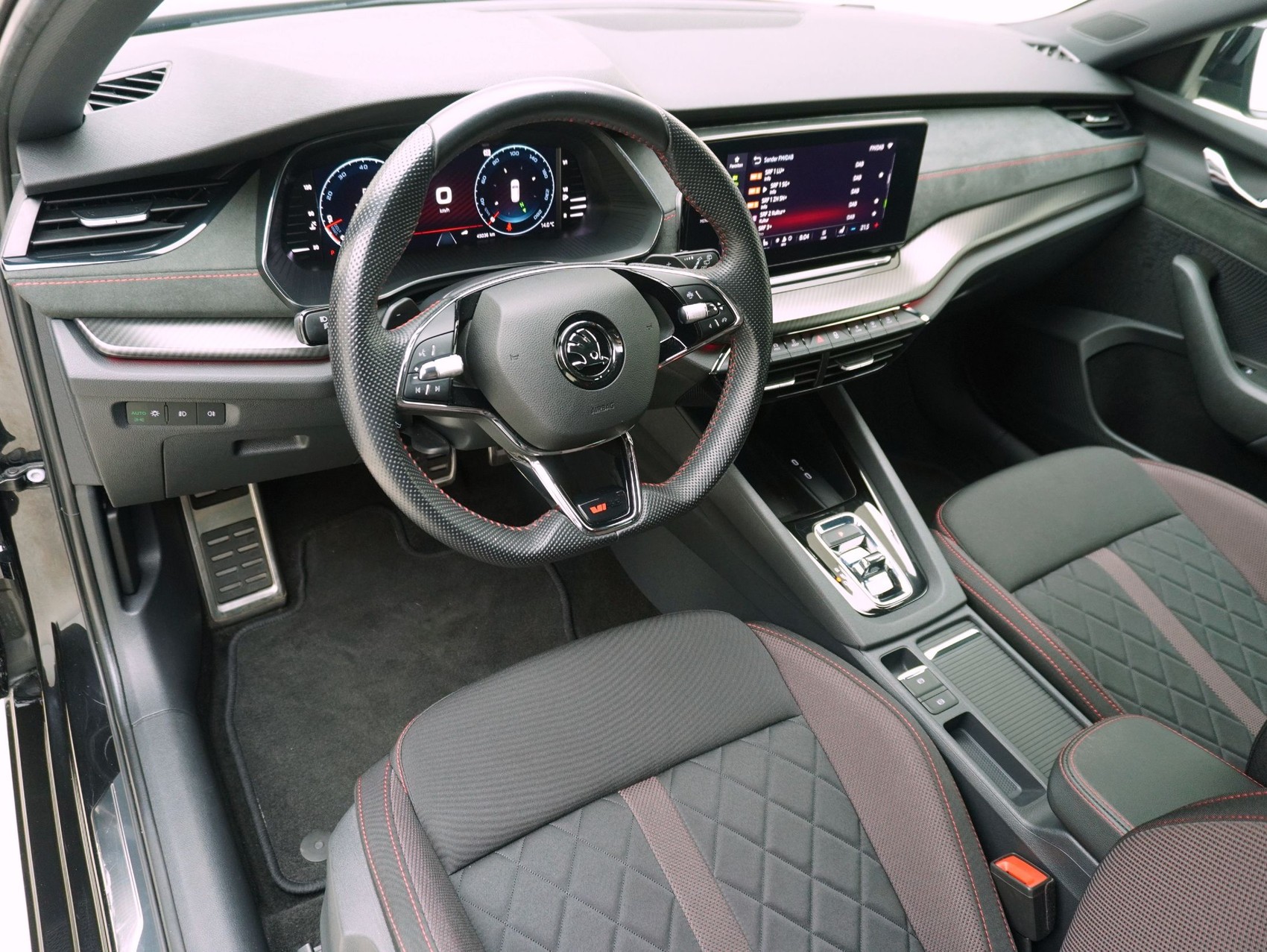 SKODA Octavia 2.0 TSI DSG RS-image-9