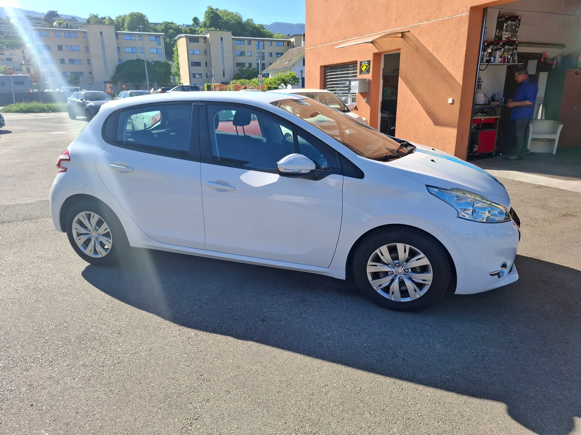 PEUGEOT 208 1.4 VTI Active-image-5