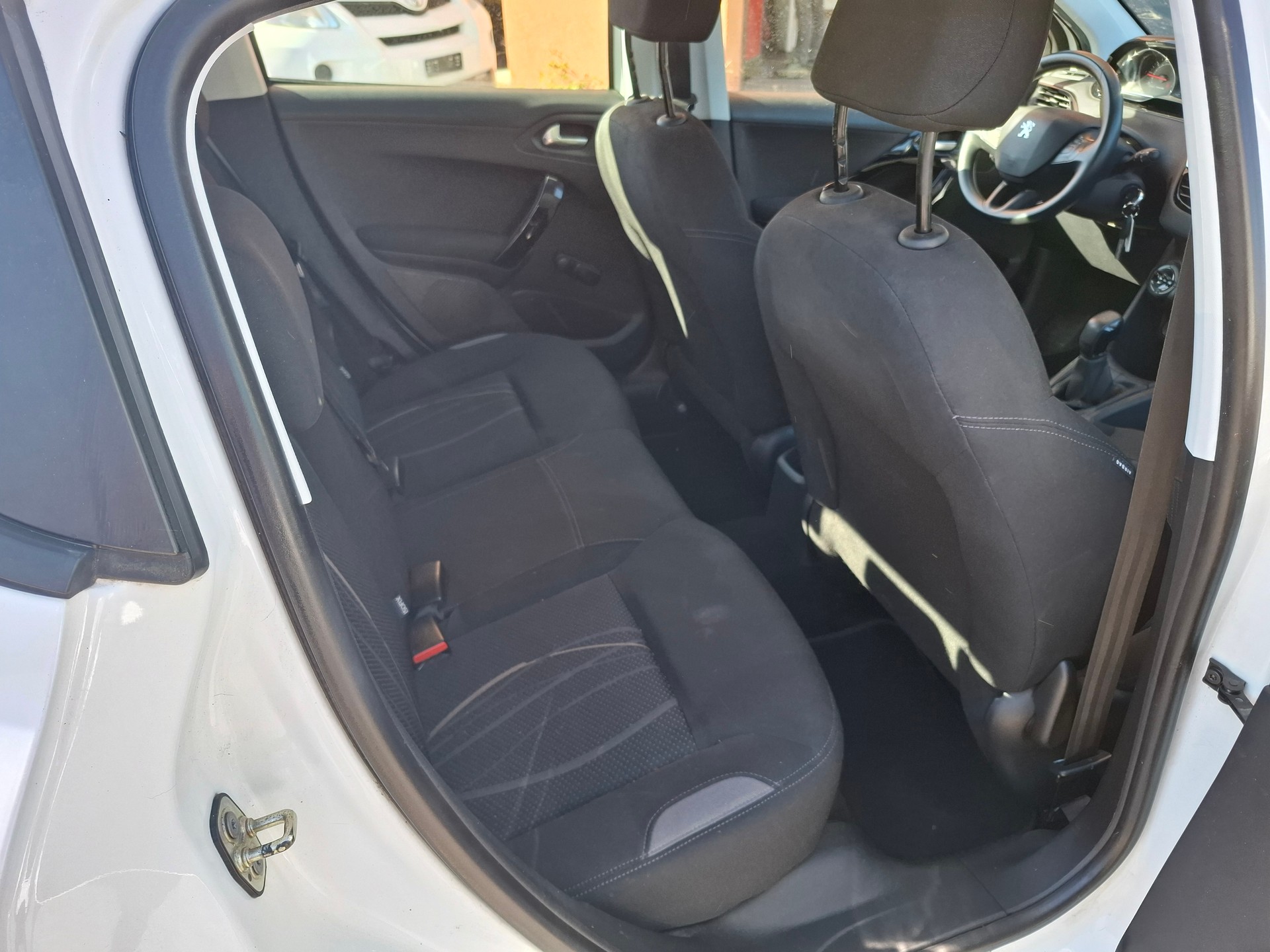 PEUGEOT 208 1.4 VTI Active-image-8