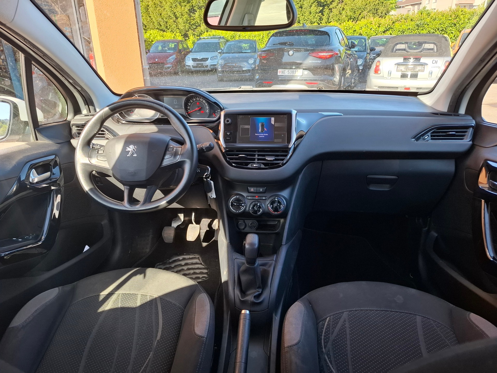 PEUGEOT 208 1.4 VTI Active-image-9