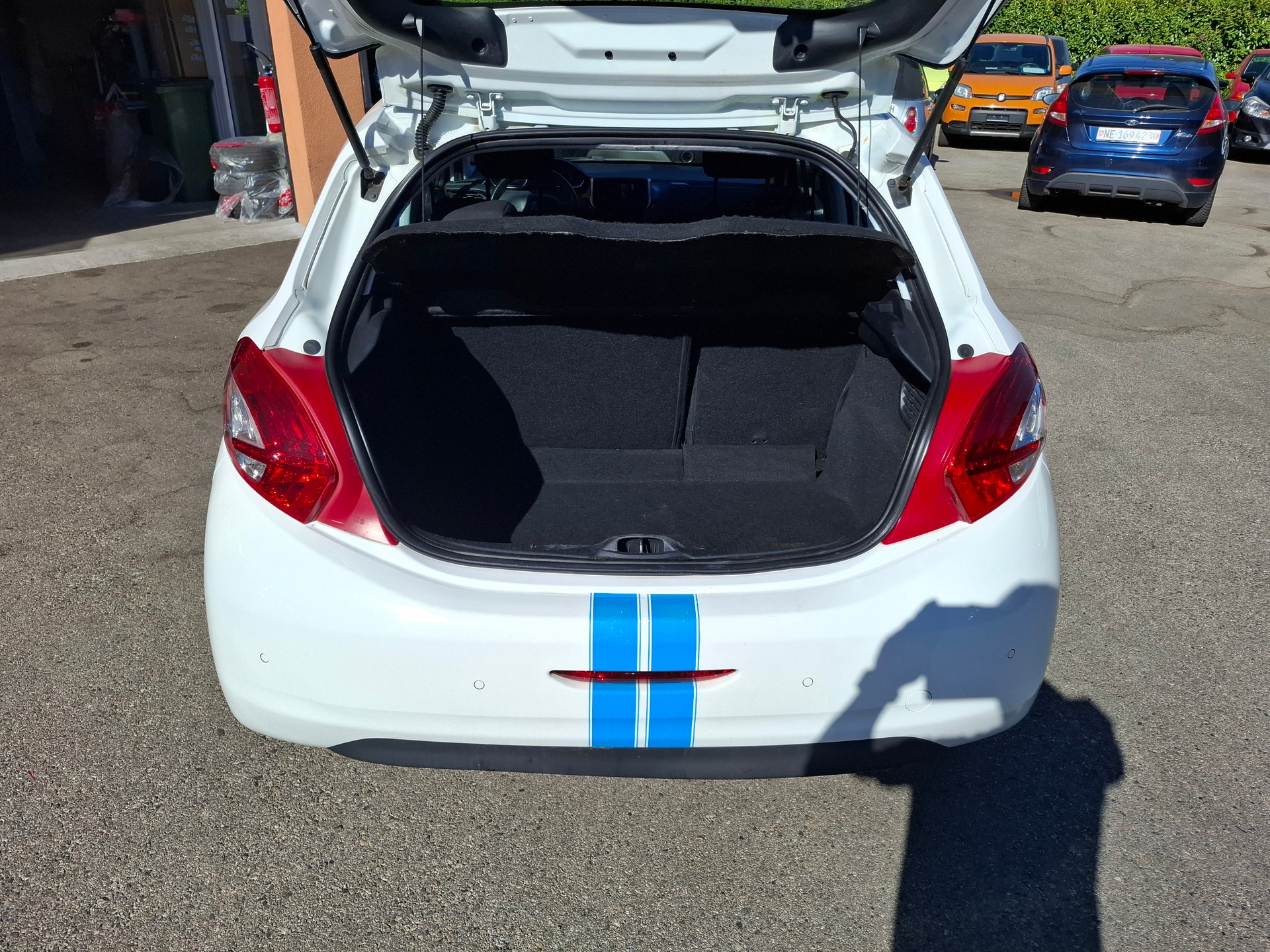 PEUGEOT 208 1.4 VTI Active-image-10