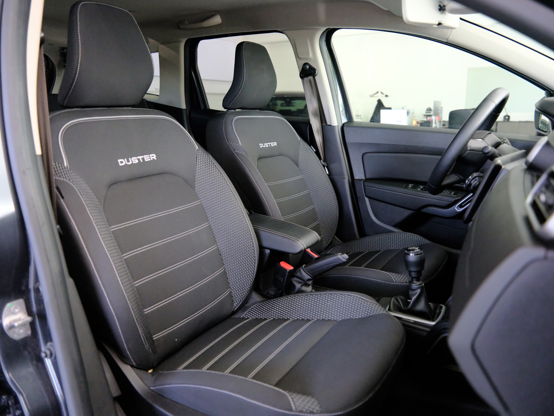 DACIA Duster TCe 150 Journey 4x4-image-13