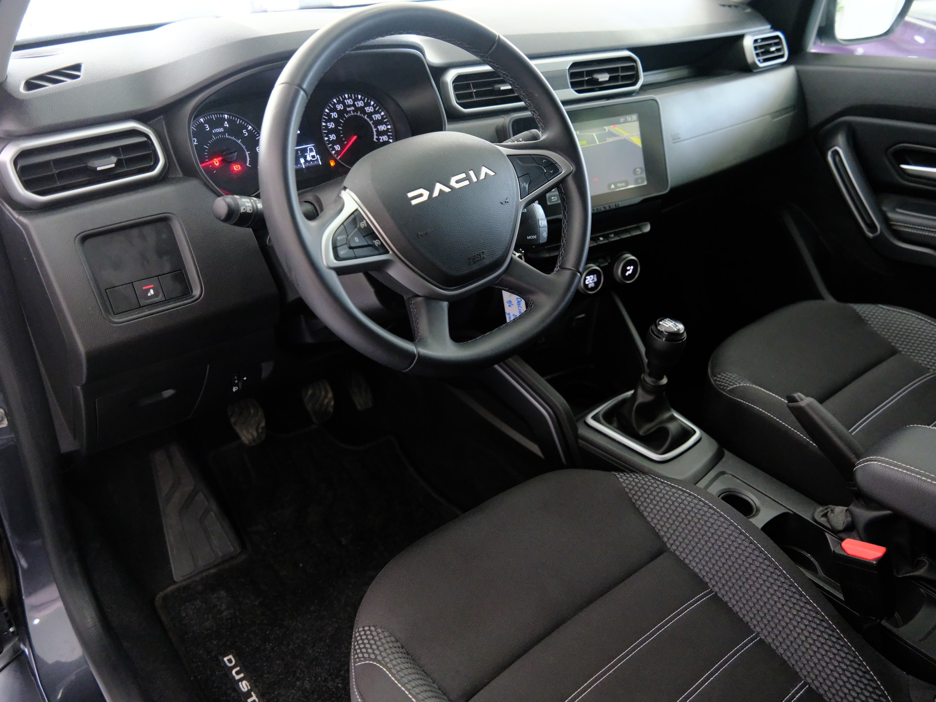 DACIA Duster TCe 150 Journey 4x4-image-8