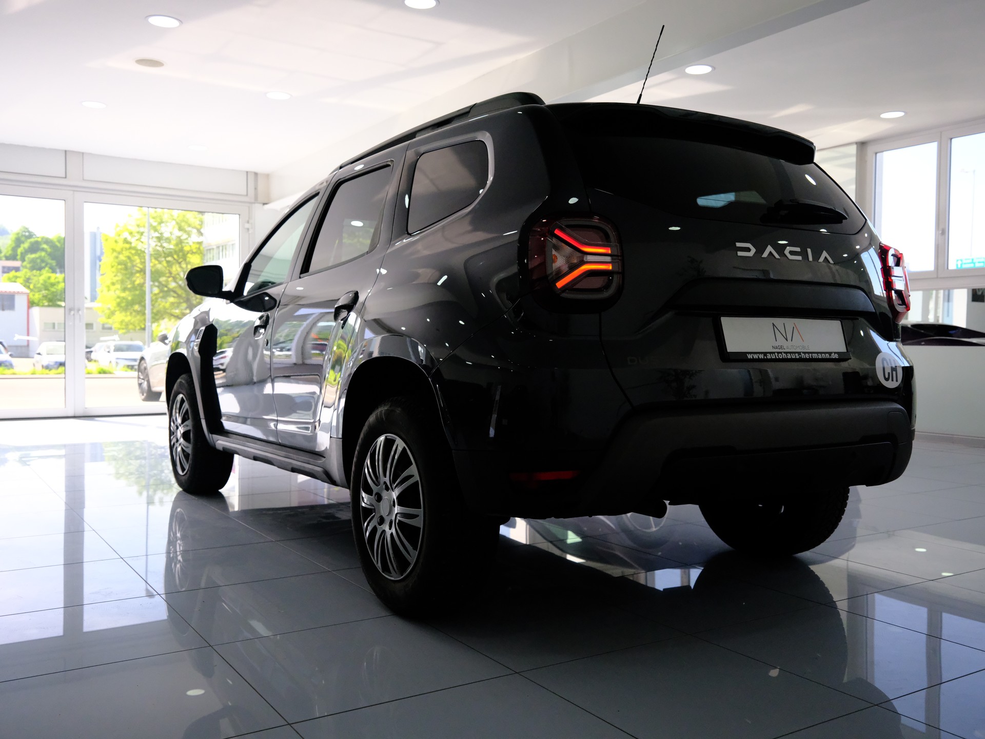 DACIA Duster TCe 150 Journey 4x4-image-4