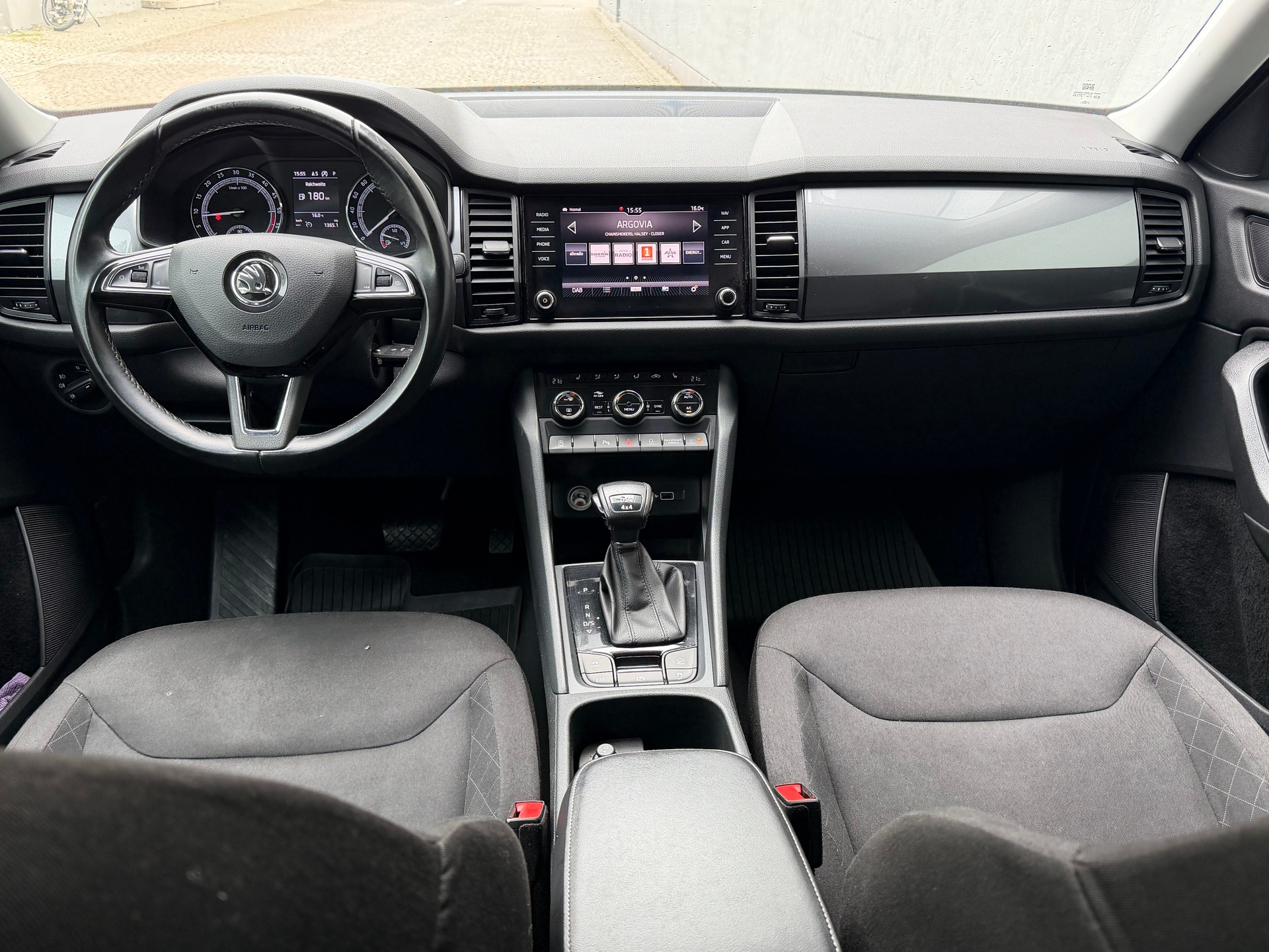 SKODA Kodiaq 2.0 TDI CR Active 4x4 DSG-image-9