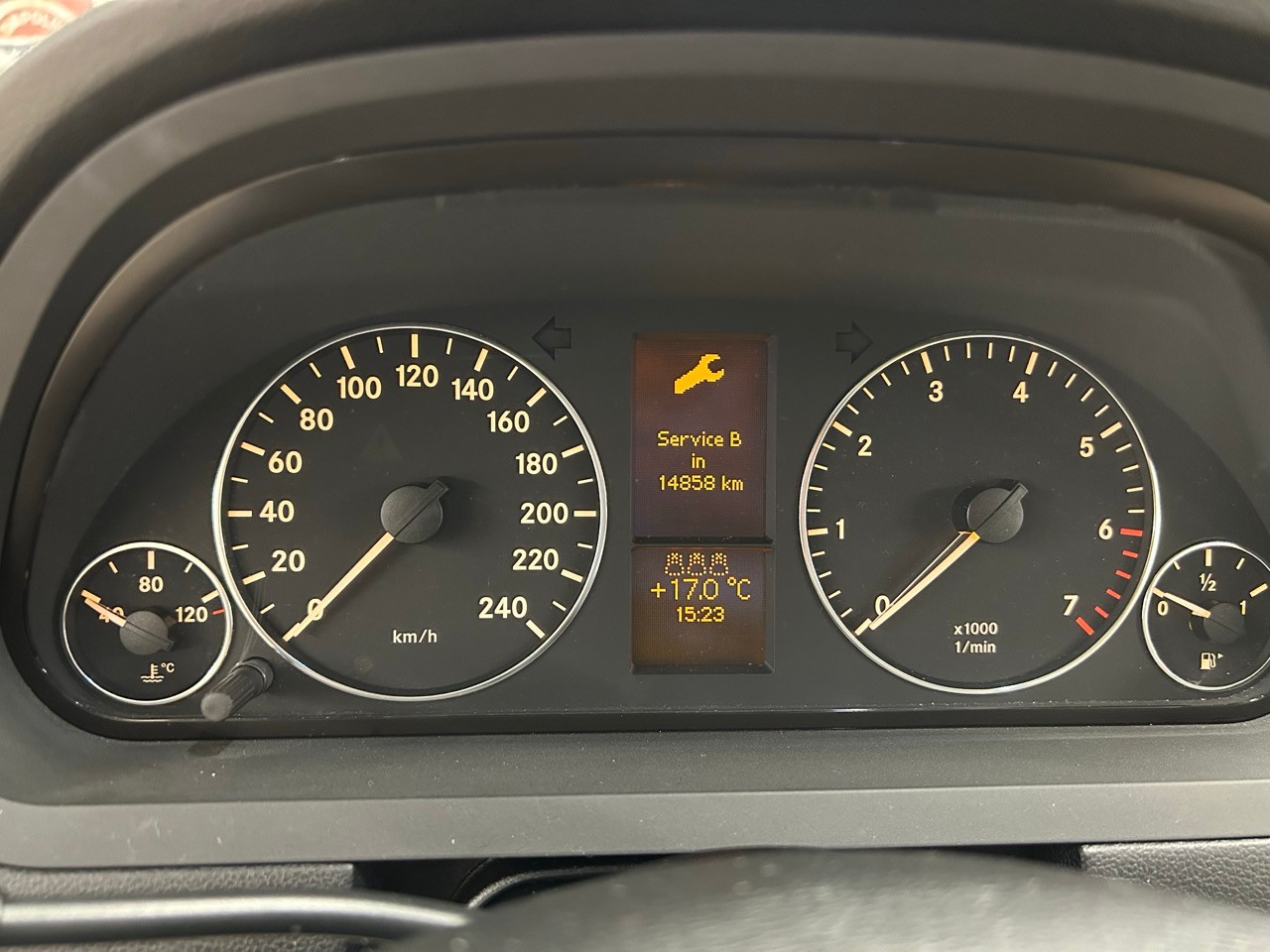MERCEDES-BENZ A 200 T Elégance-image-14